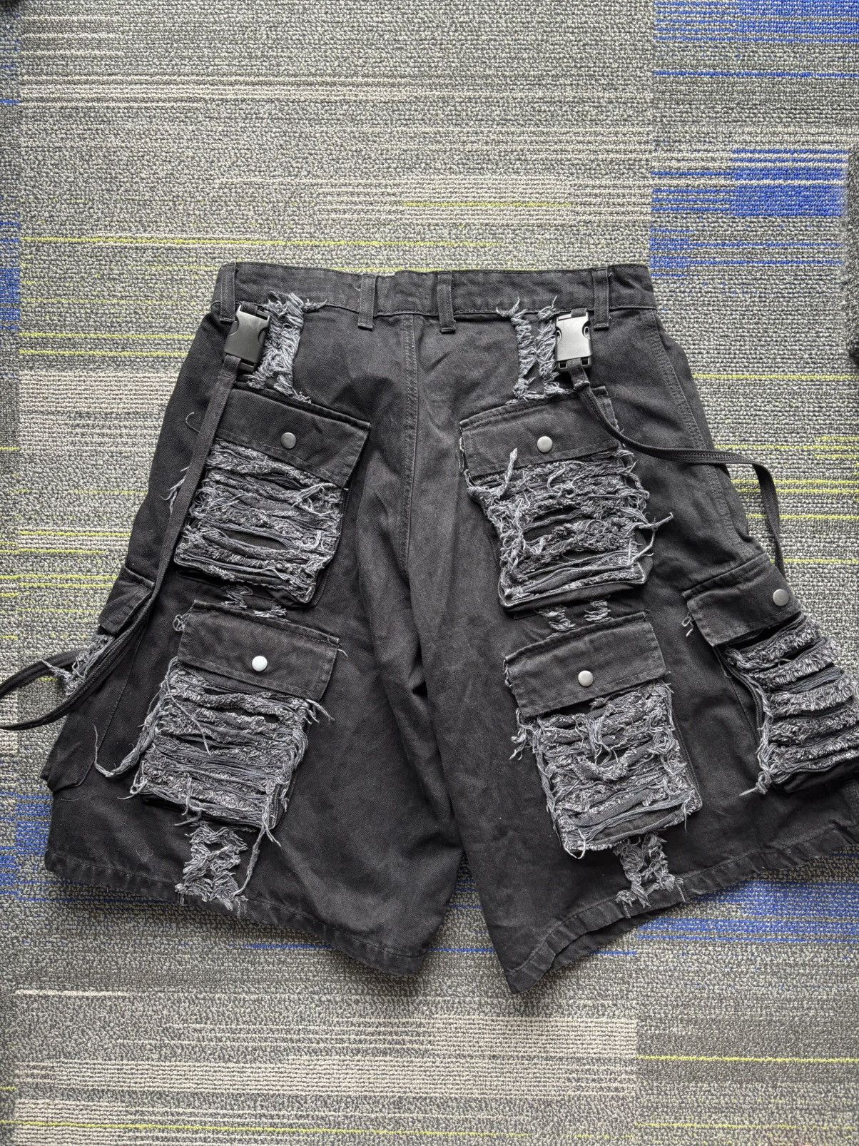 Other Distressed black shorts Size US 32 / EU 48 - 2 Thumbnail