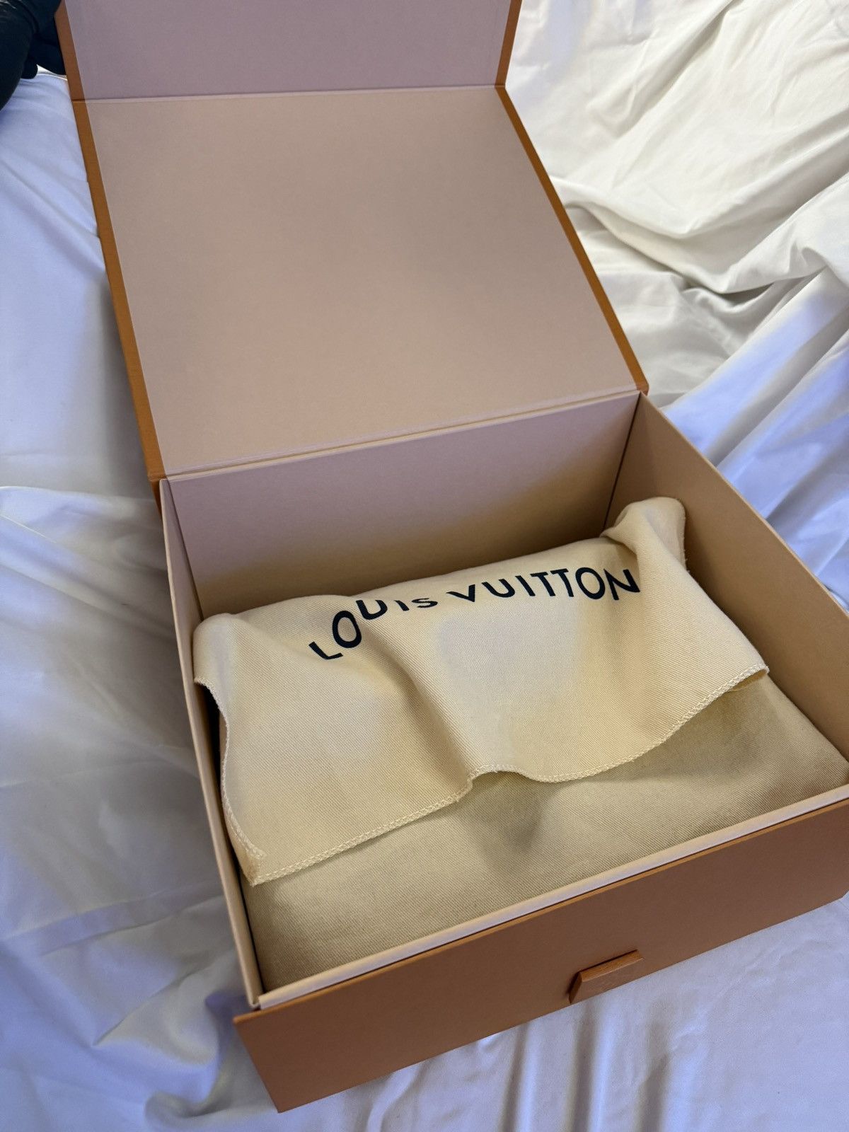 Louis Vuitton Louis Vuitton District PM NV3 Black Taiga Leather - FULL SET Size ONE SIZE - 9 Thumbnail