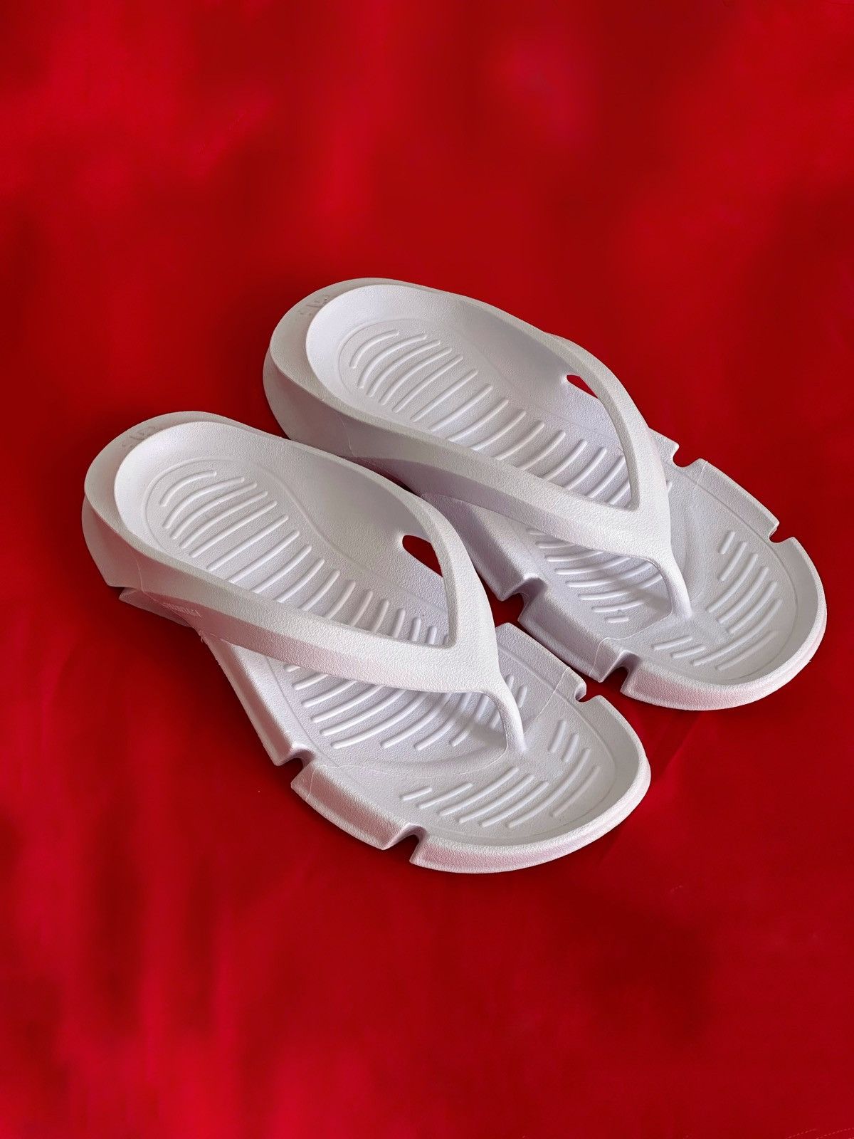 Balenciaga Balenciaga White Mold Thong Sandal Size US 9 / EU 42 - 1 Thumbnail