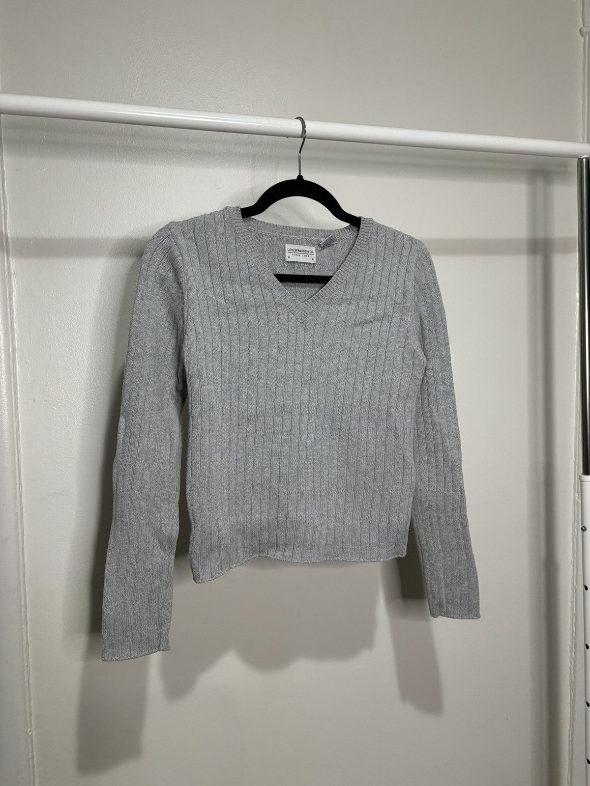 Levi's × Vintage Vintage Y2K Levi's Grey Ribbed Sweater Size S / US 4 / IT 40 - 1 Thumbnail