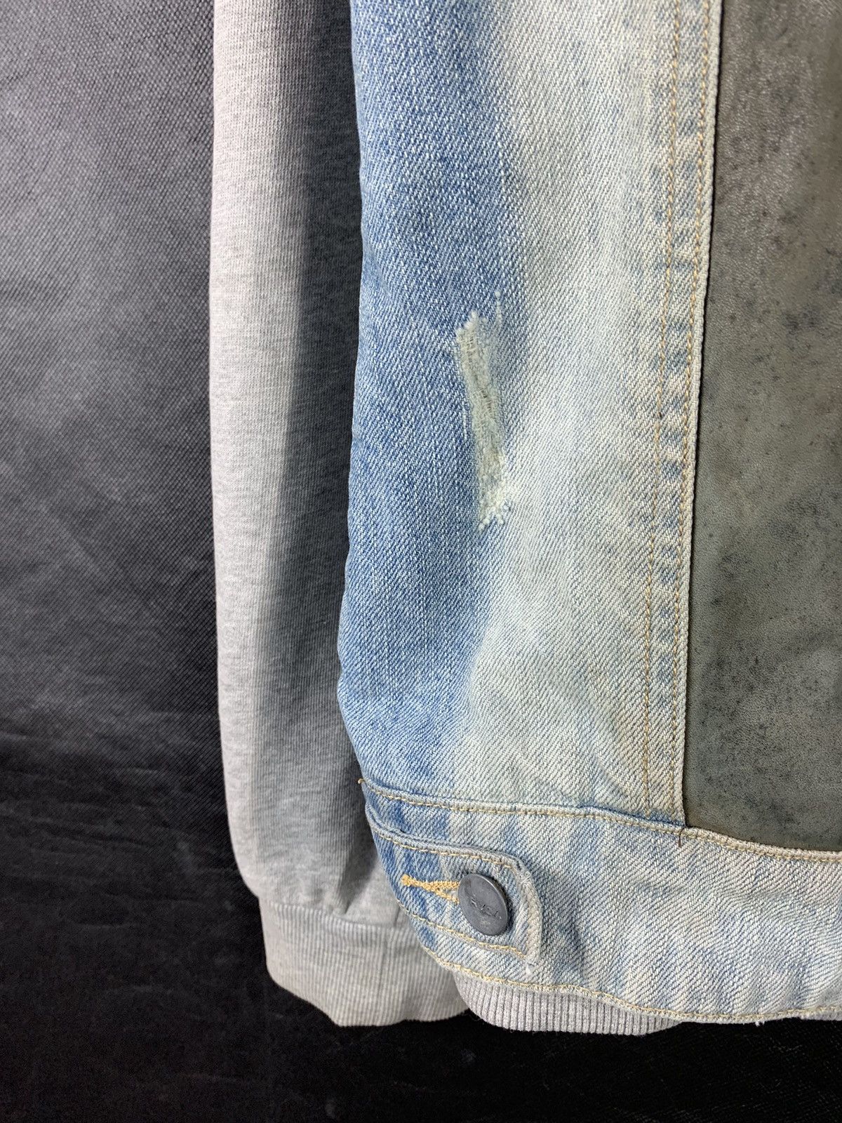 RVCA Steals! RVCA Erin Wasson Distressed Denim Jeans Jacket Size US M / EU 48-50 / 2 - 6 Thumbnail