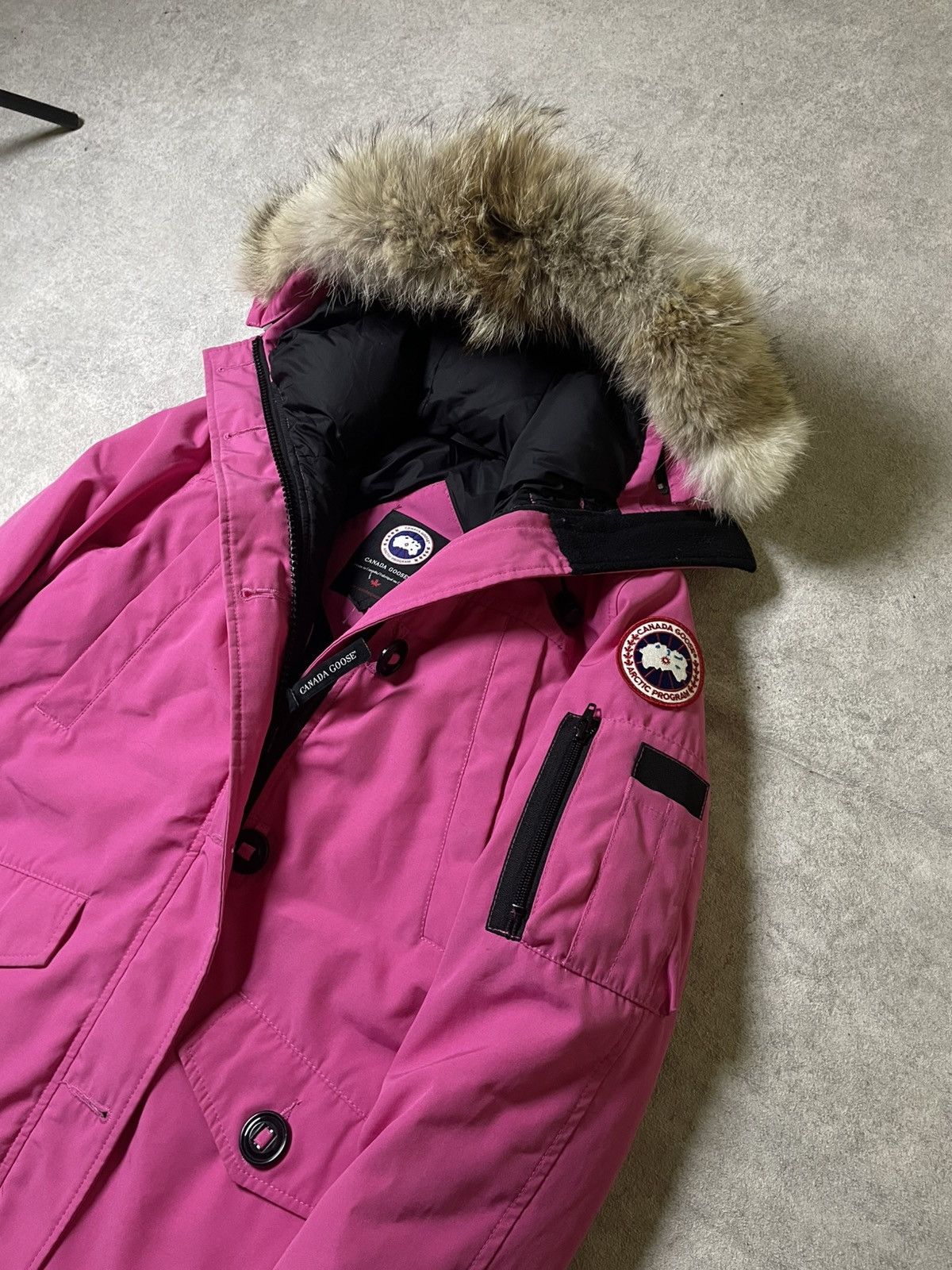 Canada Goose Canada Goose Montebello Puffer Parka Very Rare Size M / US 6-8 / IT 42-44 - 2 Thumbnail