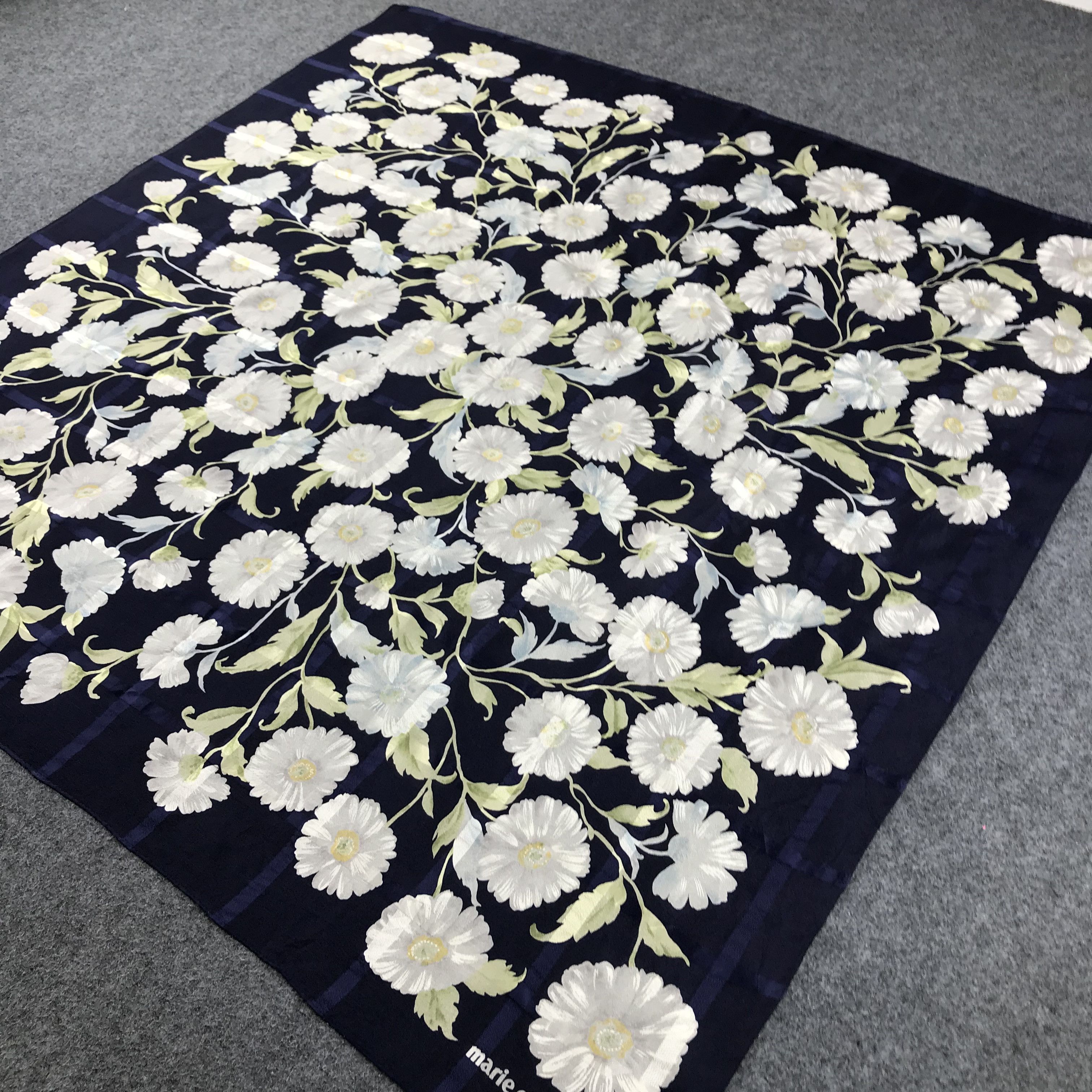 Vintage Marie Claire Floral Silk Scarf M133 Size ONE SIZE - 4 Thumbnail