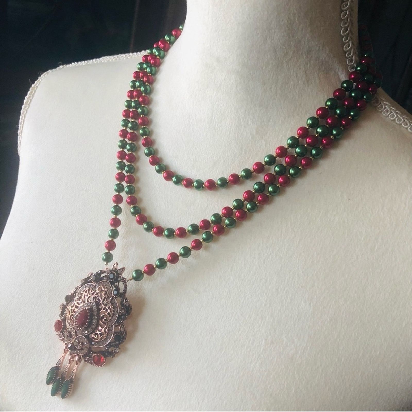 Handmade Handcrafted regal look ruby & emerald amulet Pearl necklace Size ONE SIZE - 4 Thumbnail