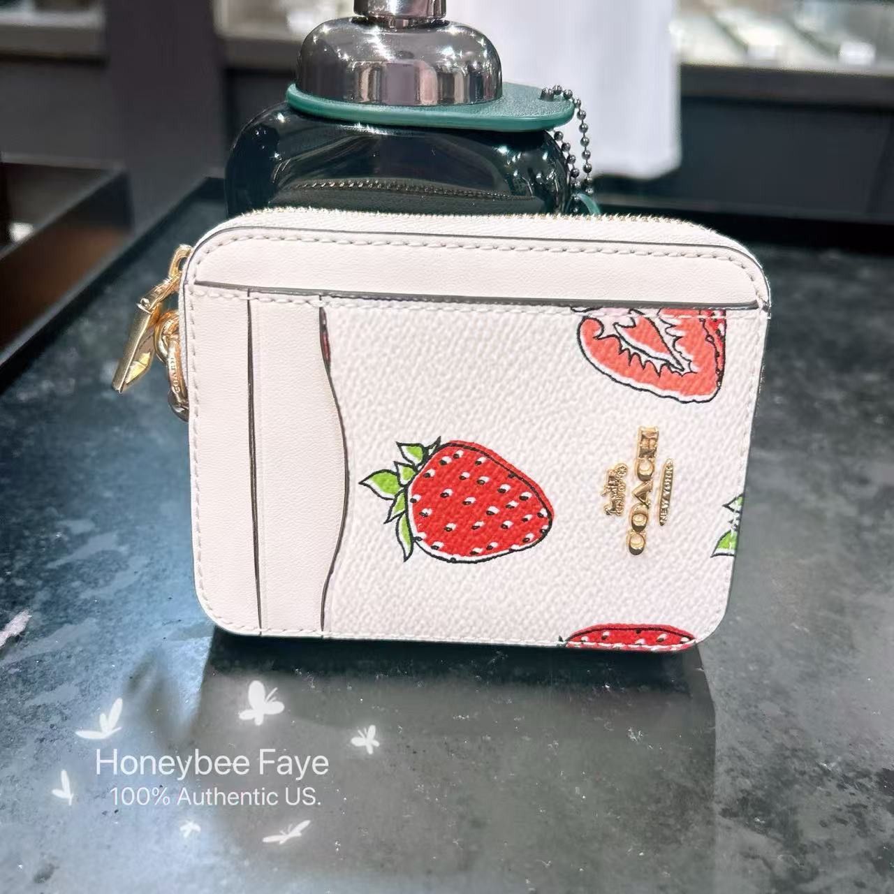 日本未入荷 Coach CAR32 Zip Card Case フルーツ柄 日本未入荷 Coach CAR32 Zip Card Case フルーツ柄 (Coach