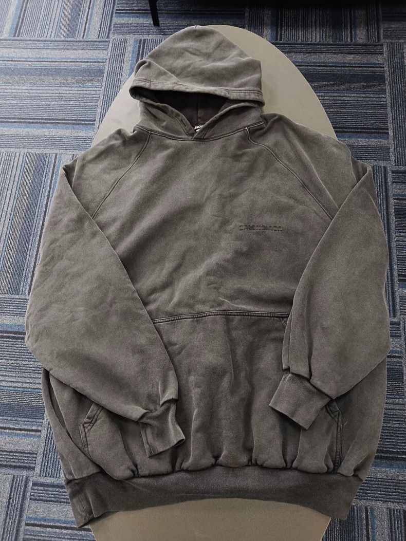 Balenciaga Balenciaga Cover the label to make an old hooded sweater Size US M / EU 48-50 / 2 - 1 Thumbnail