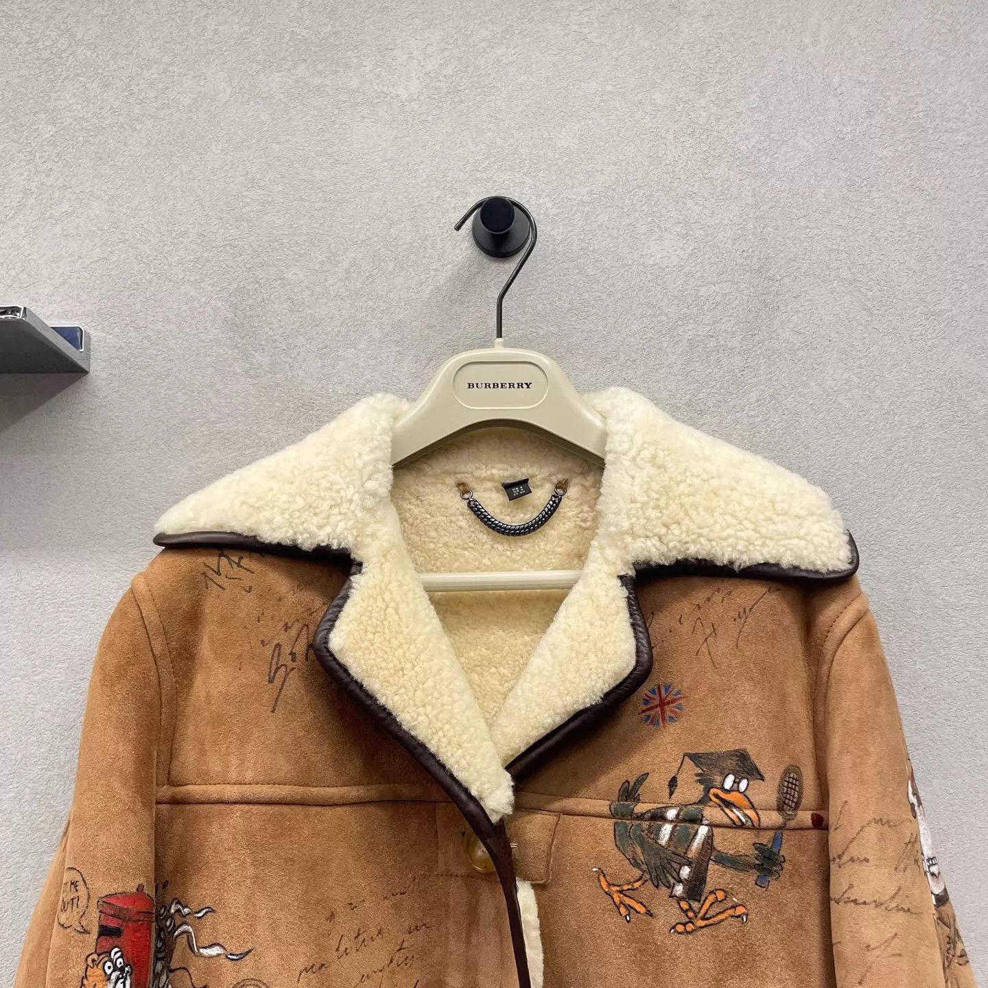 Burberry Burberry Camel Shearling Animal Comic Print Coats 40 Size S / US 4 / IT 40 - 4 Thumbnail