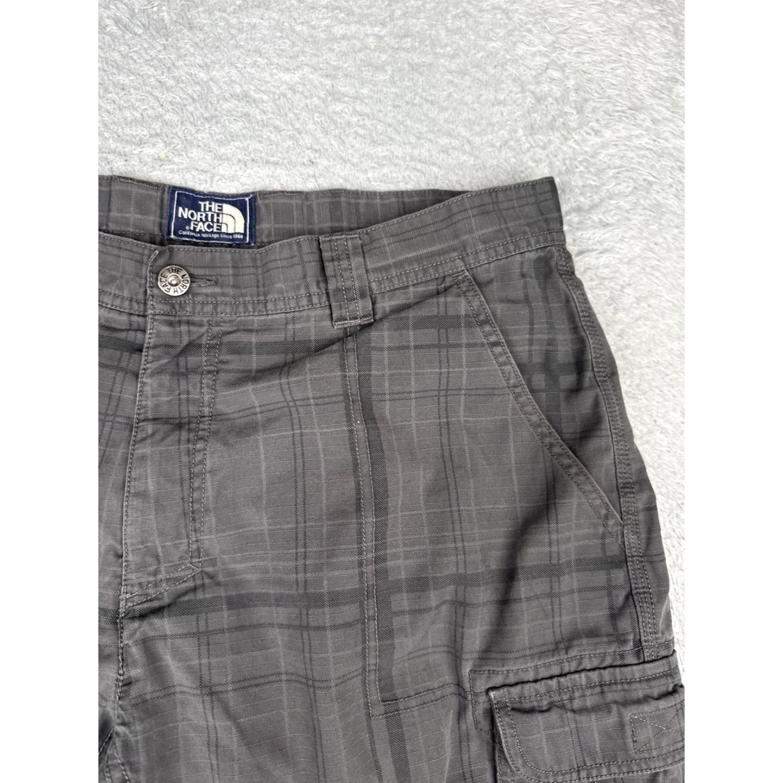 The North Face The North Face Mens Shorts 36 Gray Plaid Cargo 11 Inseam Hiking Outdoor Pockets Size US 36 / EU 52 - 5 Thumbnail