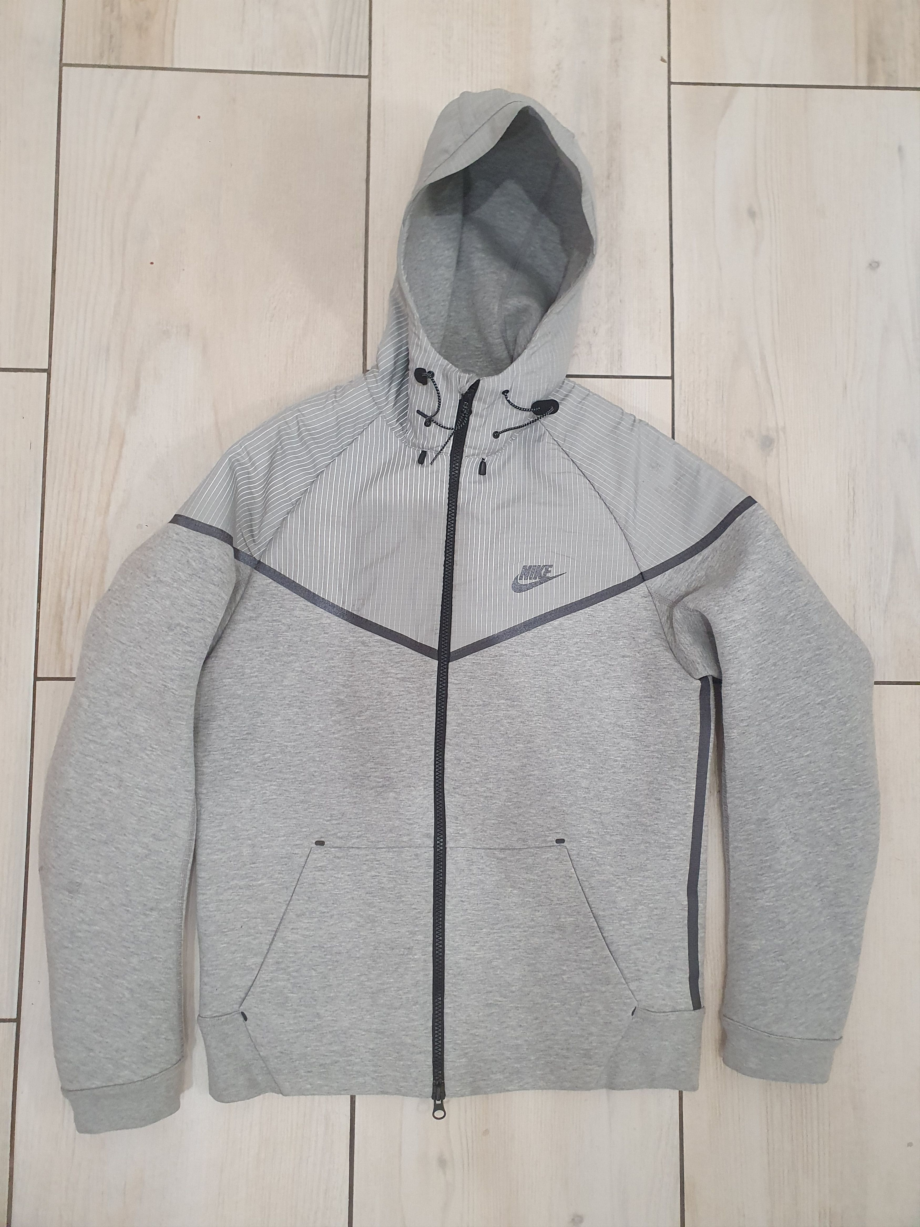 image of Nike Tech Fleece Windrunner 3Mm Size S Jacket Zip in Grey, Men's