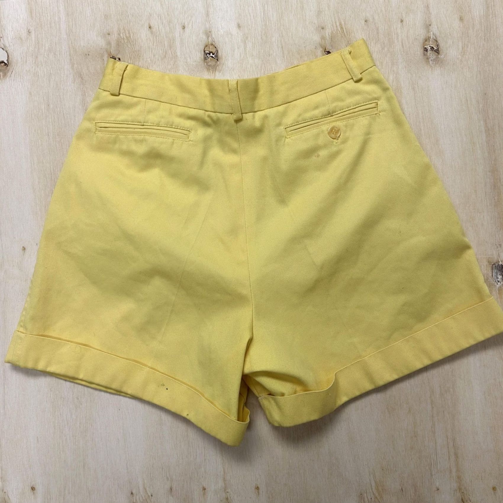 Vintage VINTAGE Tamara Shorts Womens 10 Yellow Pleated Twill Chino High Waist Casual Size 32" / US 10 / IT 46 - 3 Thumbnail