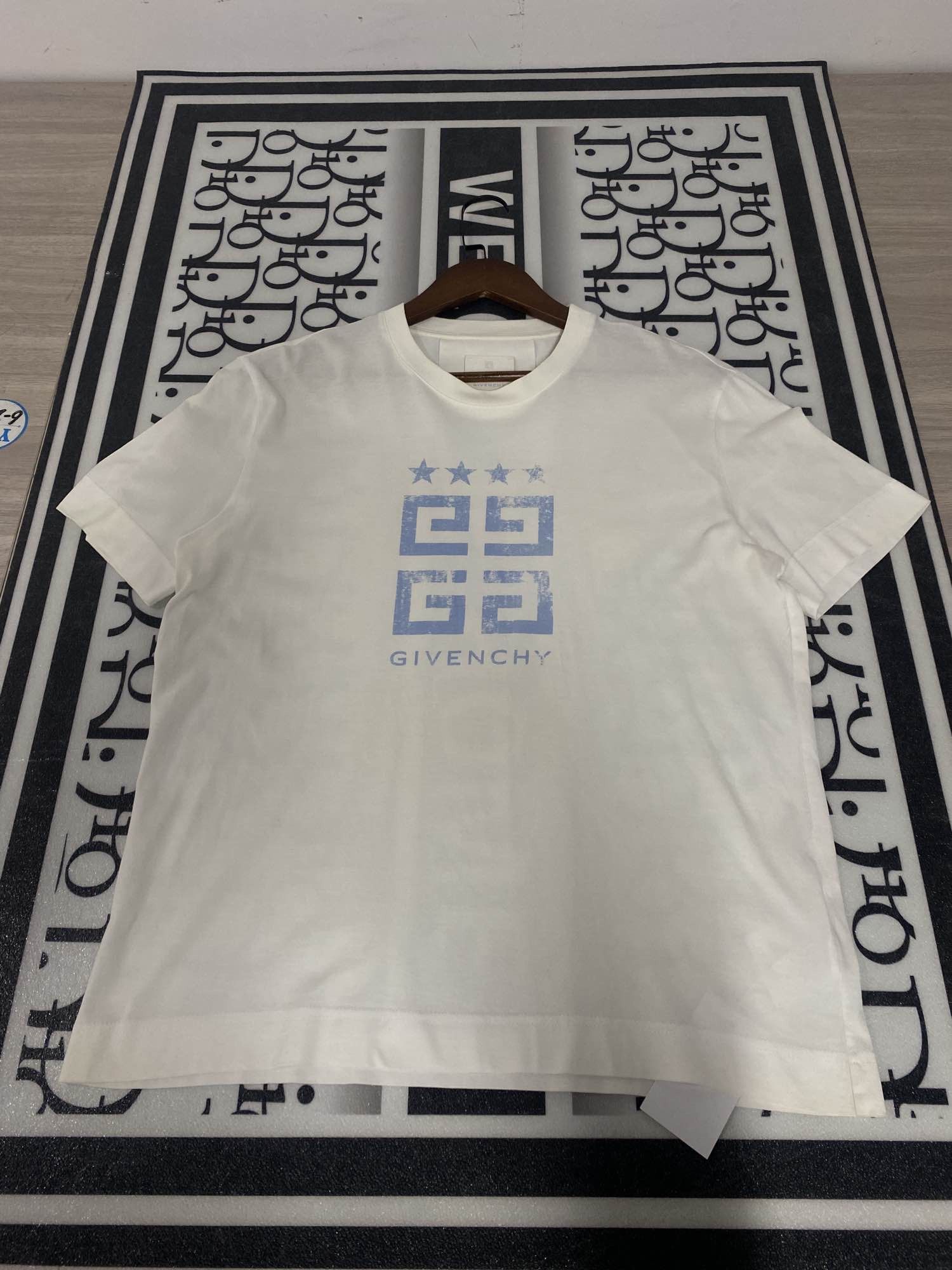 Givenchy Givenchy Logo Print T-Shirt Size L Size US L / EU 52-54 / 3 - 1 Thumbnail