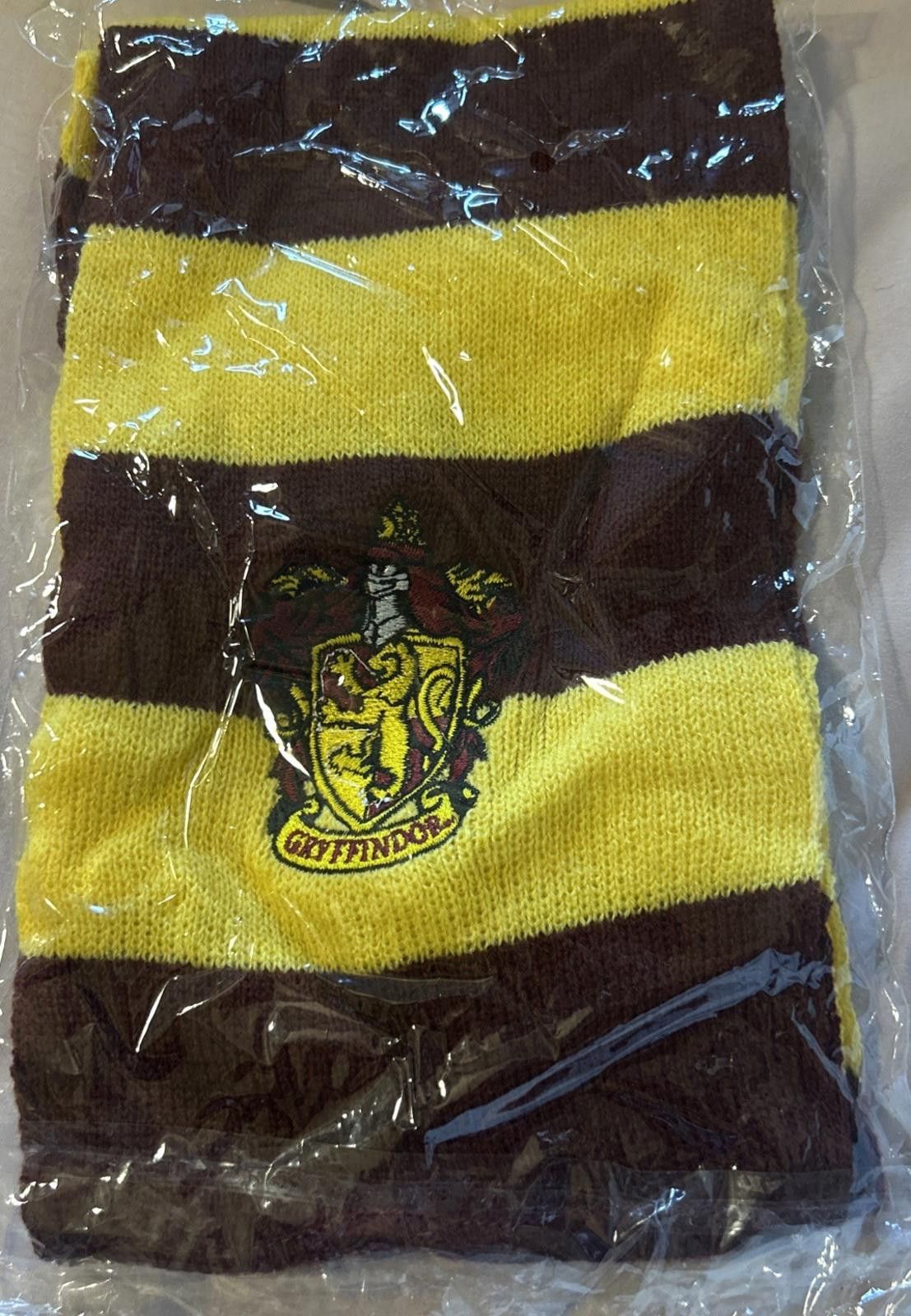 Designer Harry Potter Scarf Beanie Socks Gryffindor Knit 3pc Size ONE SIZE - 5 Thumbnail