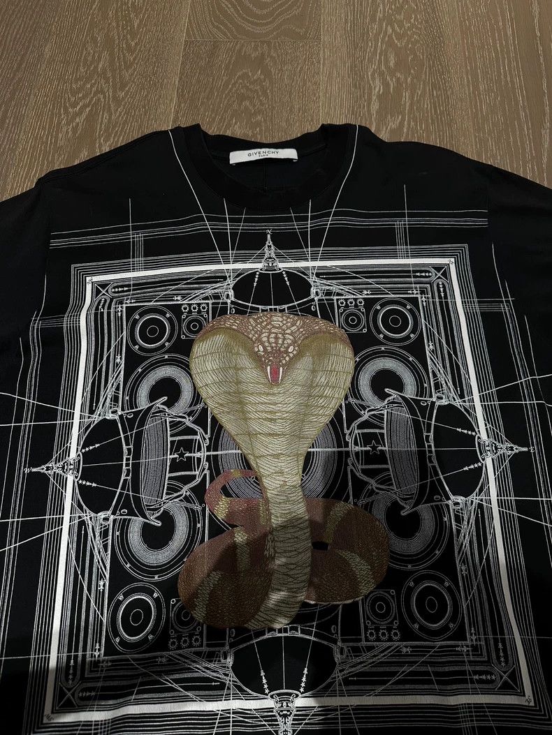 Givenchy Givenchy Cobra Short-Sleeve T-Shirt (OS XS) Size US XS / EU 42 / 0 - 2 Thumbnail