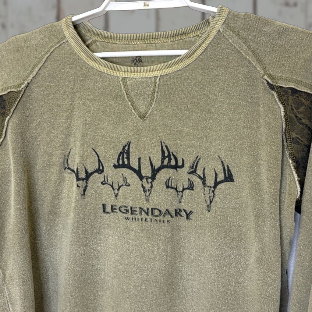 Vintage Legendary Whitetails Sweatshirt Mens Large Green & Camo Long Sleeve Distressed Size US L / EU 52-54 / 3 - 1 Thumbnail