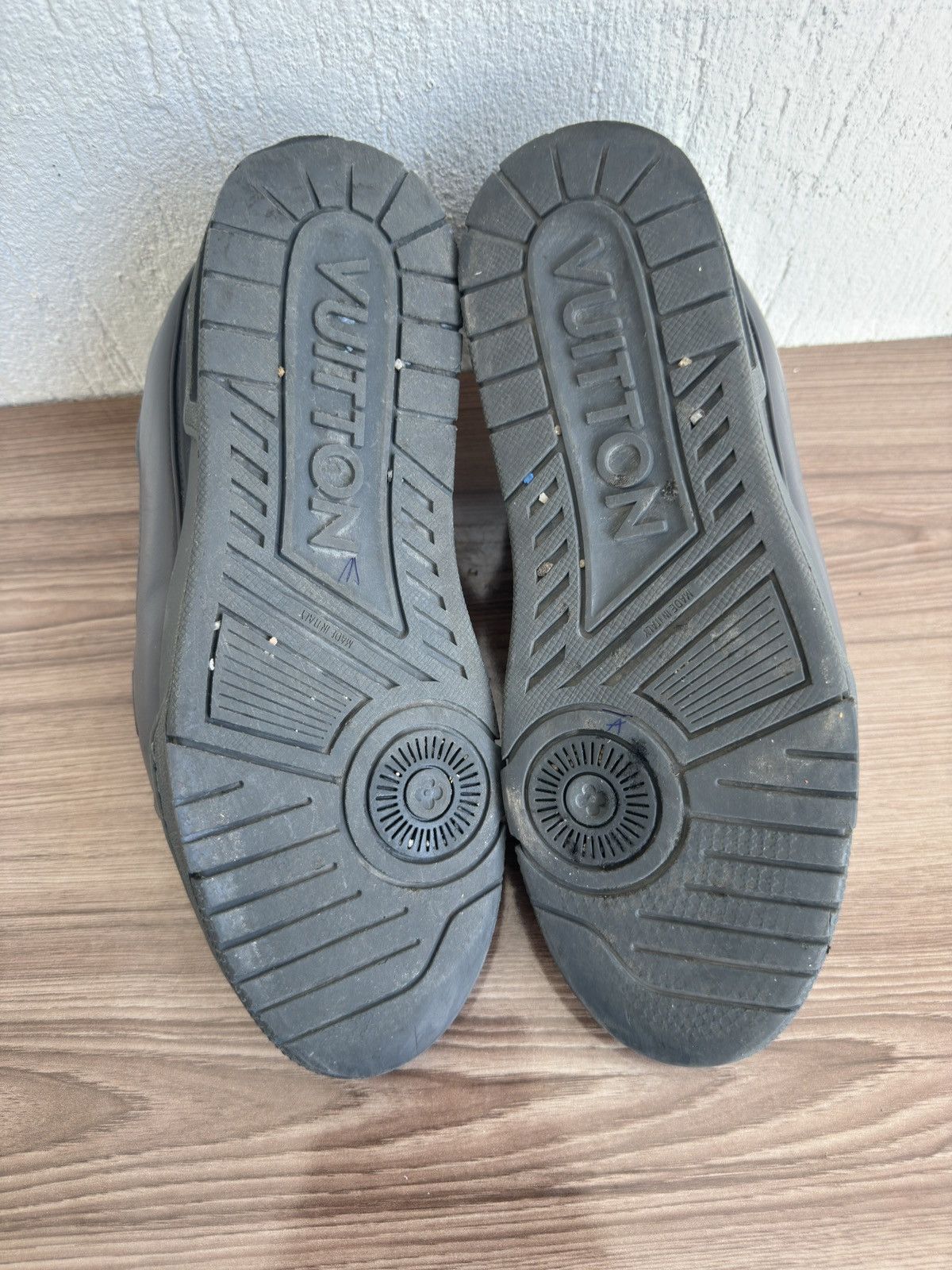 Louis Vuitton Puffy Lv trainers Size US 9 / EU 42 - 22 Thumbnail