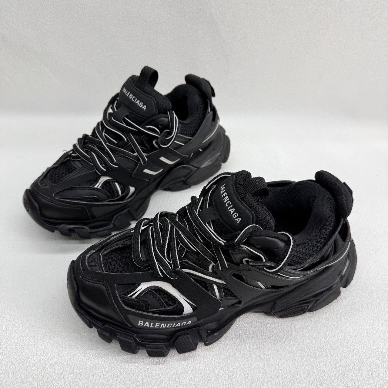 Balenciaga Balenciaga Black Lowtop Sneakers us_6-5 Women Size US 6.5 / IT 36.5 - 1 Thumbnail