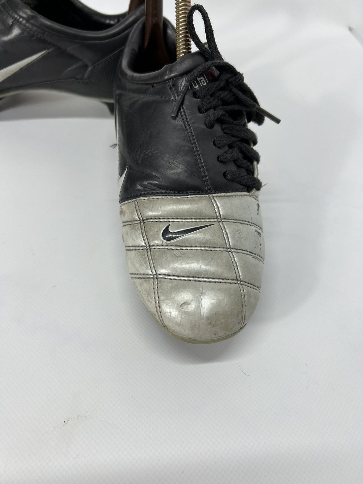 Nike VINTAGE NIKE TOTAL 90 Soccer BOOTS FOOTBALL Size 5.5 Size US 5.5 / EU 38 - 4 Thumbnail