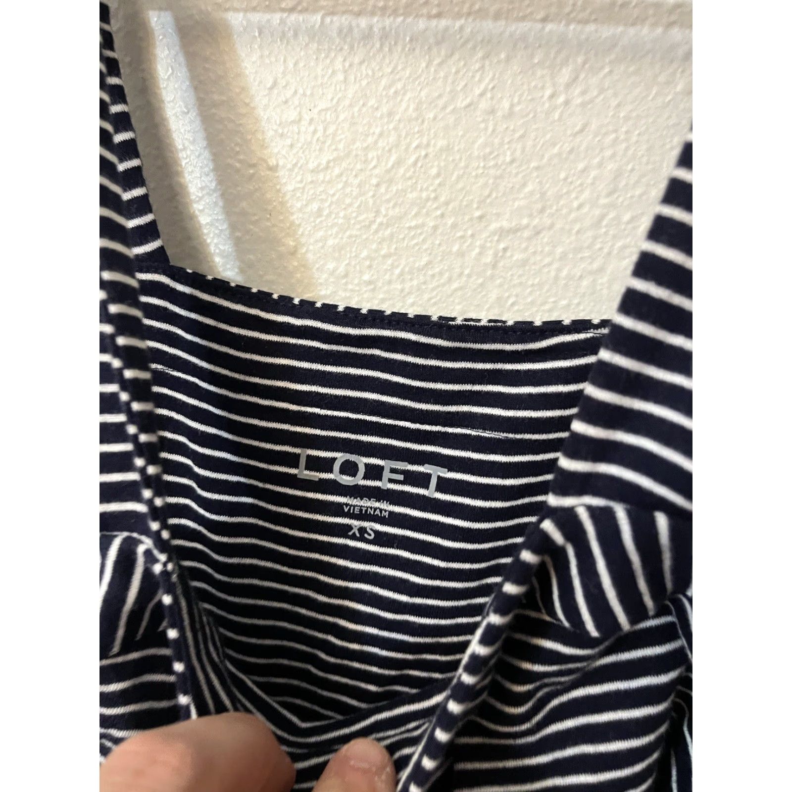 Ann Taylor VINTAGE LOFT Soft XS Navy Blue Striped Blouse Sleeveless Tank Pullover Shirt Size XS / US 0-2 / IT 36-38 - 2 Thumbnail