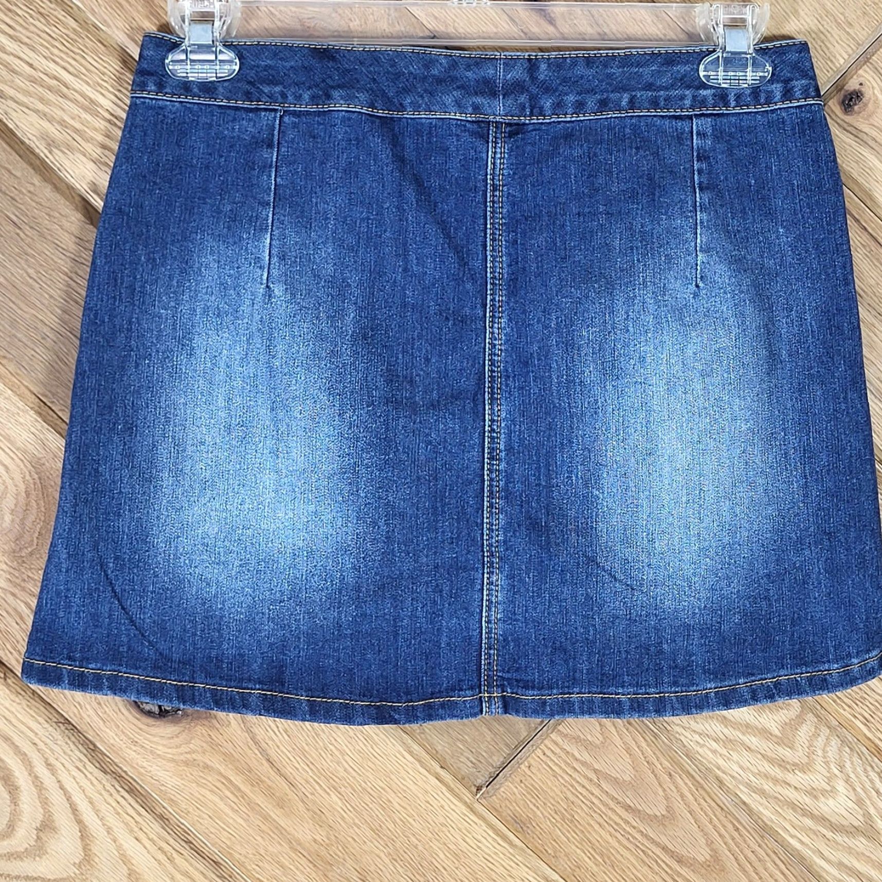 Vintage Maurices Womens Denim Mini Skirt 5/6 Blue Button Front Pockets Skirt Mini Jeans Casual Summer Womens Size 27" / US 4 / IT 40 - 2 Thumbnail