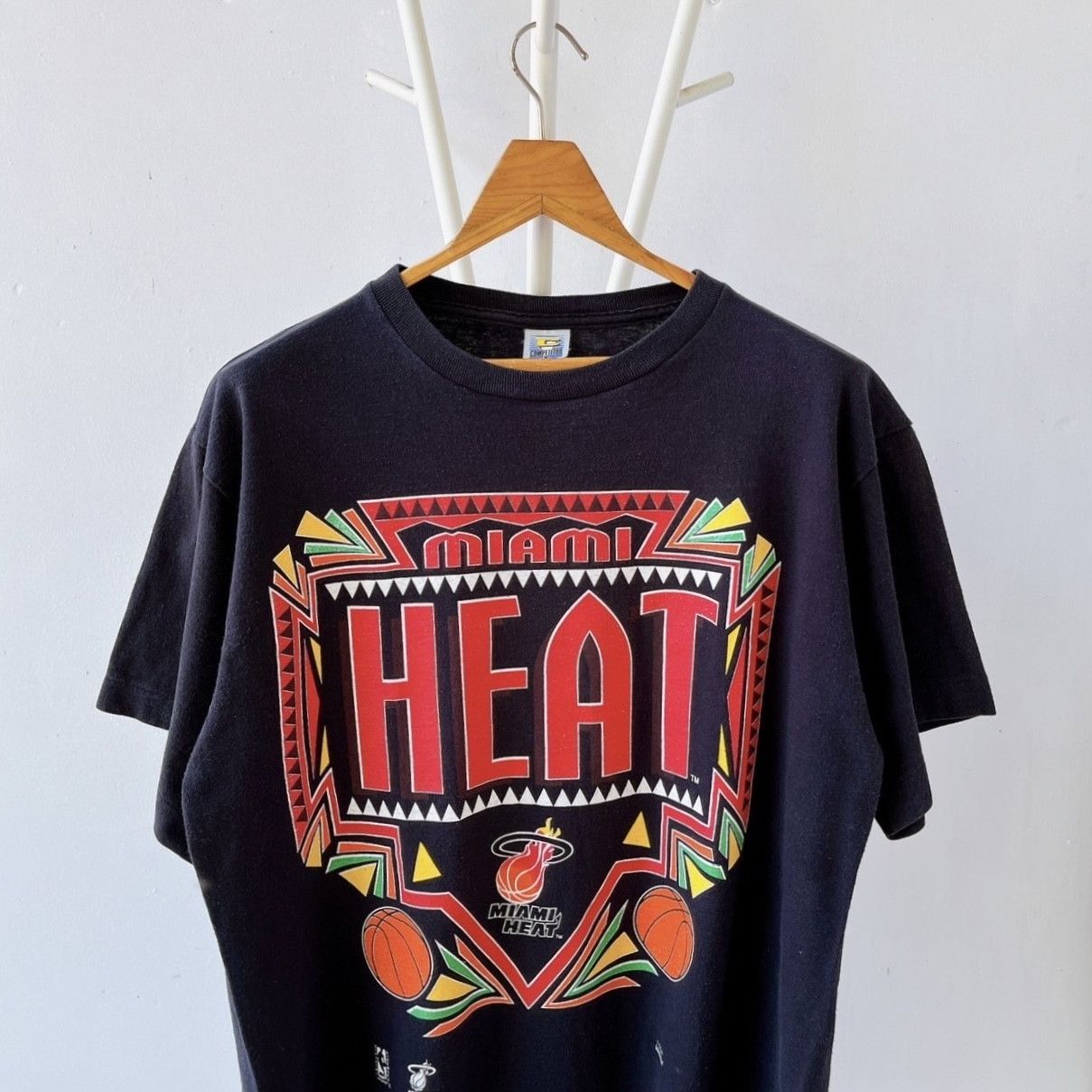 Vintage 90s Miami Heat NBA t-shirt/ L Size US L / EU 52-54 / 3 - 3 Thumbnail