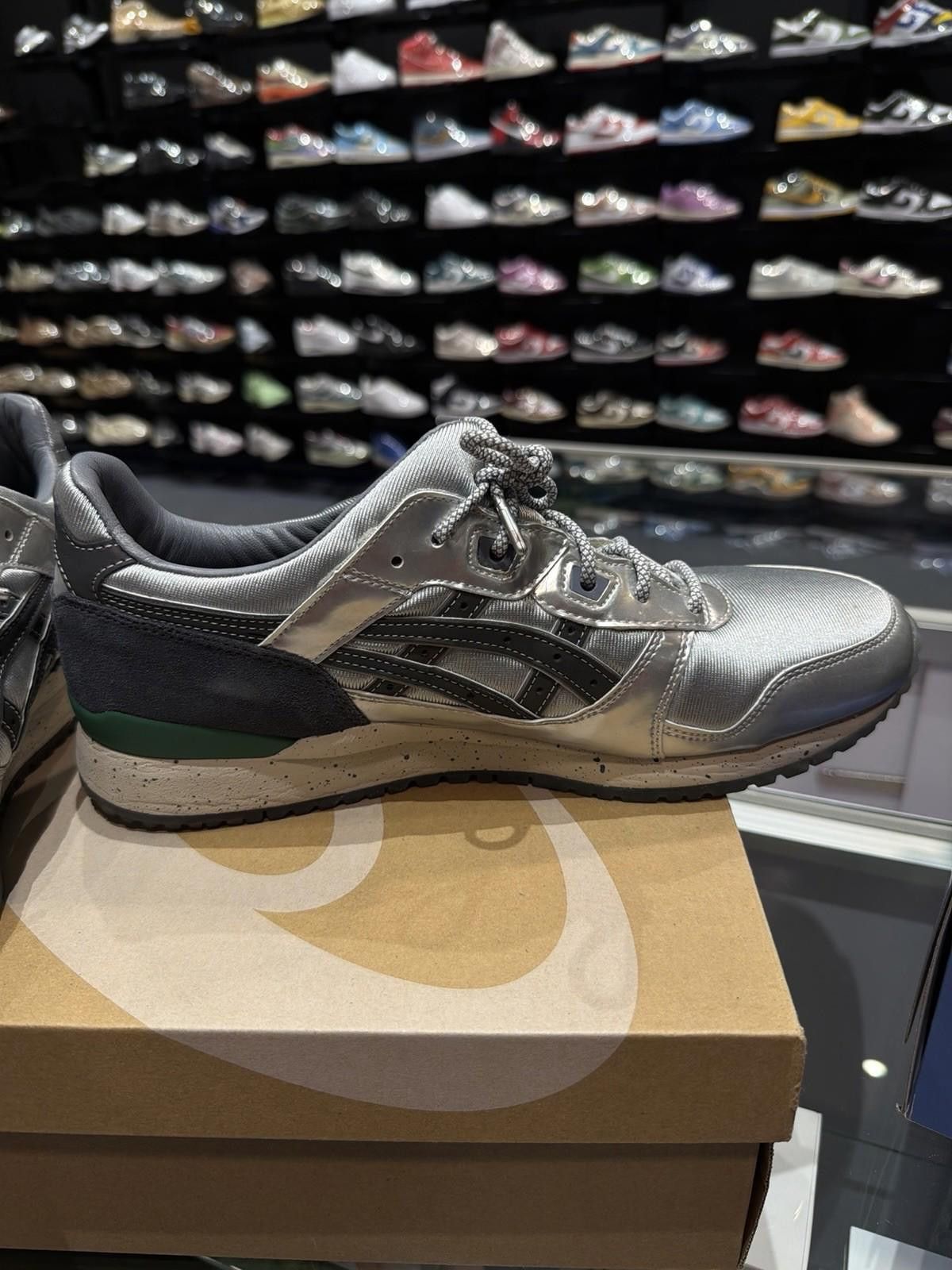 Asics ASICS Gel-Lyte III Sneaker Lah x Hundred Kuala Lumpur Men 12 Size US 12 / EU 45 - 4 Thumbnail