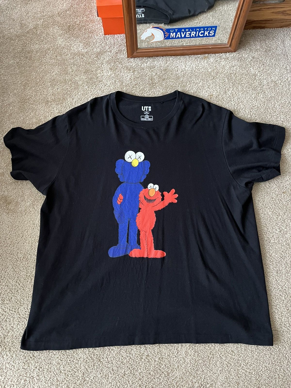 Kaws × Uniqlo Kaws Uniqlo Sesame Street Shirt Elmo Grover Size US XXL / EU 58 / 5 - 1 Thumbnail