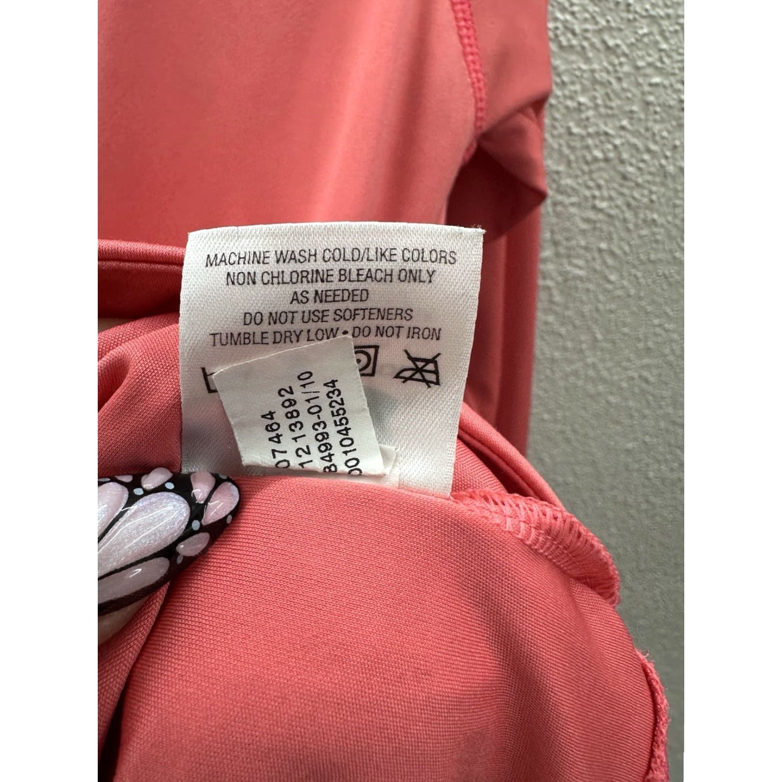 Under Armour Under Armour Womens Hoodie Pink Small Semi Fitted Long Sleeve Heatgear Athletic Shirt Mens? (Note: final answer should be the optimized title only) Size S / US 4 / IT 40 - 7 Thumbnail