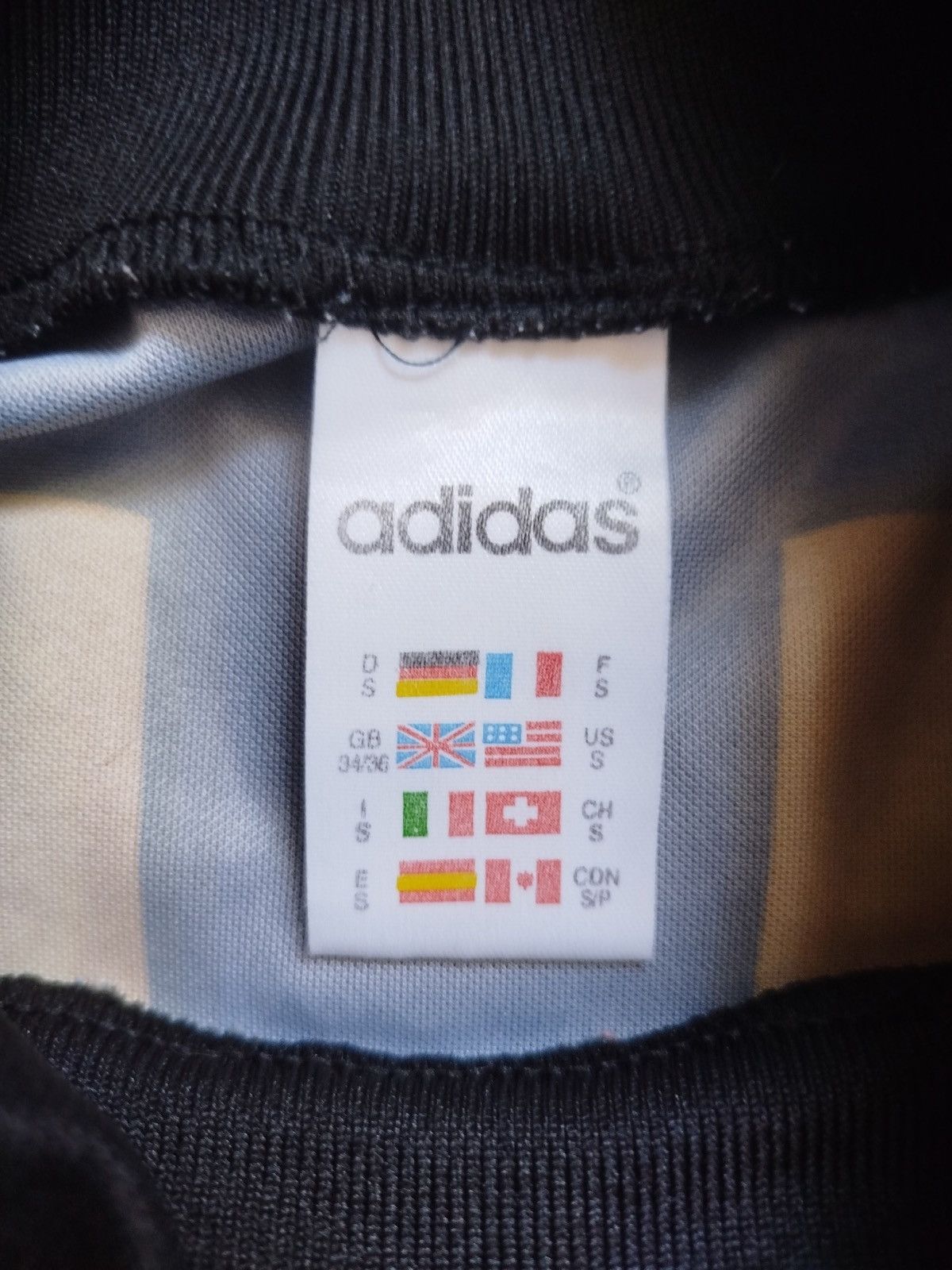 Adidas Adidas 1995/1996 vintage football goalkeeper template shirt Size US S / EU 44-46 / 1 - 5 Thumbnail