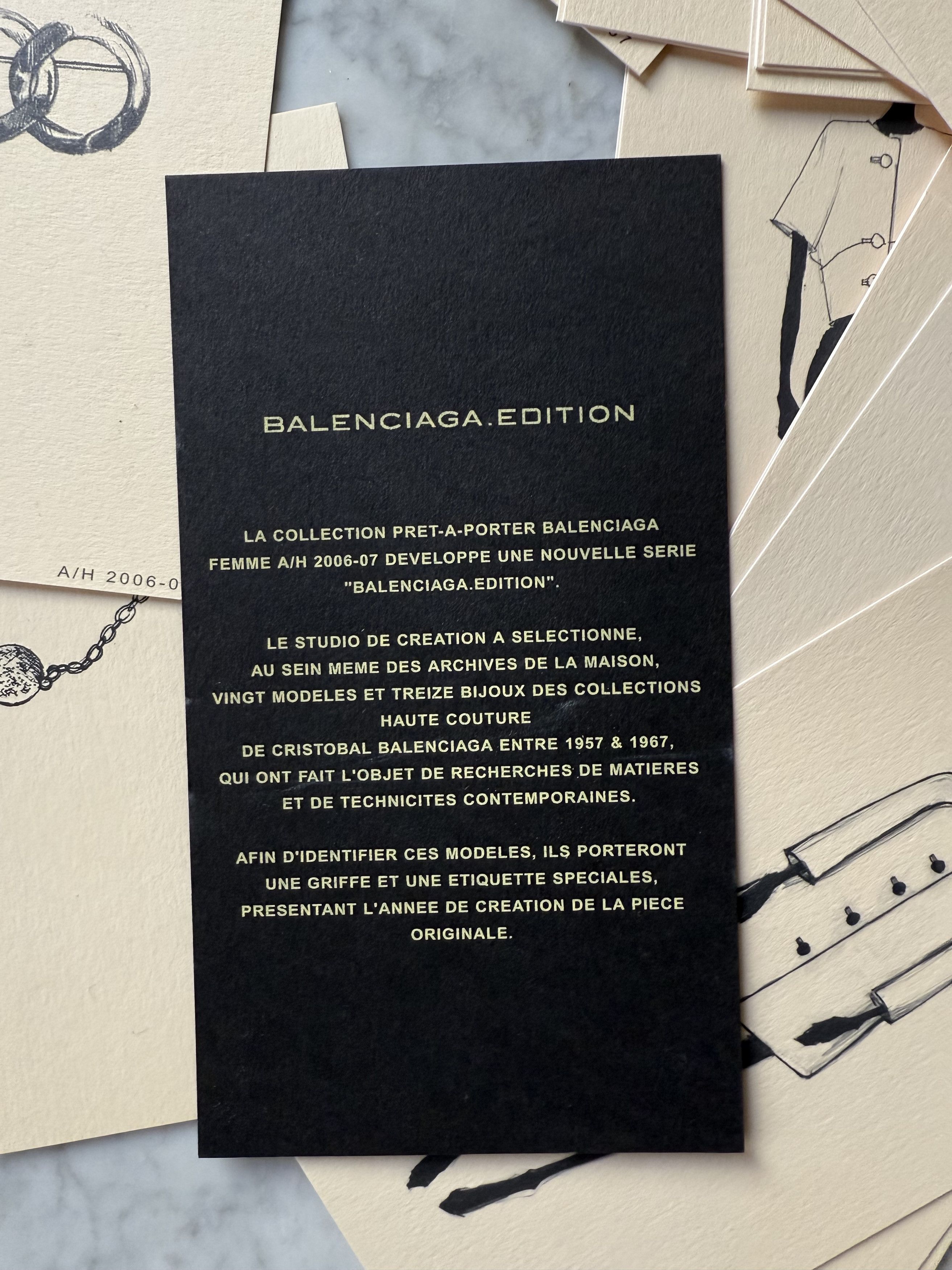 Balenciaga Balenciaga Fashion Booklet Edition -double face pictures Size ONE SIZE - 6 Thumbnail