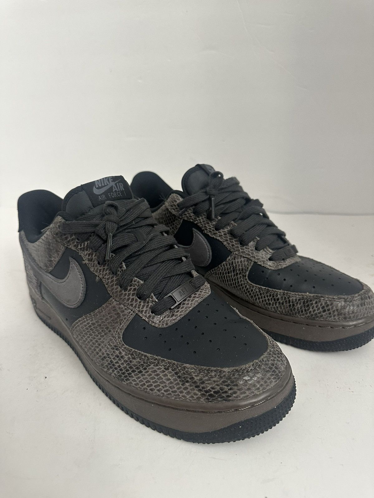 Nike Nike Air Force 1 '07 LV8 "Snakeskin Pack - Off Noir" Size US 9 / EU 42 - 2 Thumbnail