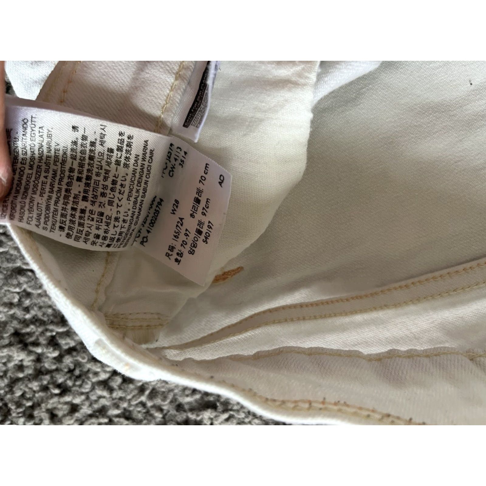 Levi's VINTAGE Levi's White Denim Shorts 28 Womens Bermuda 90s Cuffed Mid Rise Slim Fit Regular Size 28 White Denim Shorts Womens Size 28" / US 6 / IT 42 - 4 Thumbnail