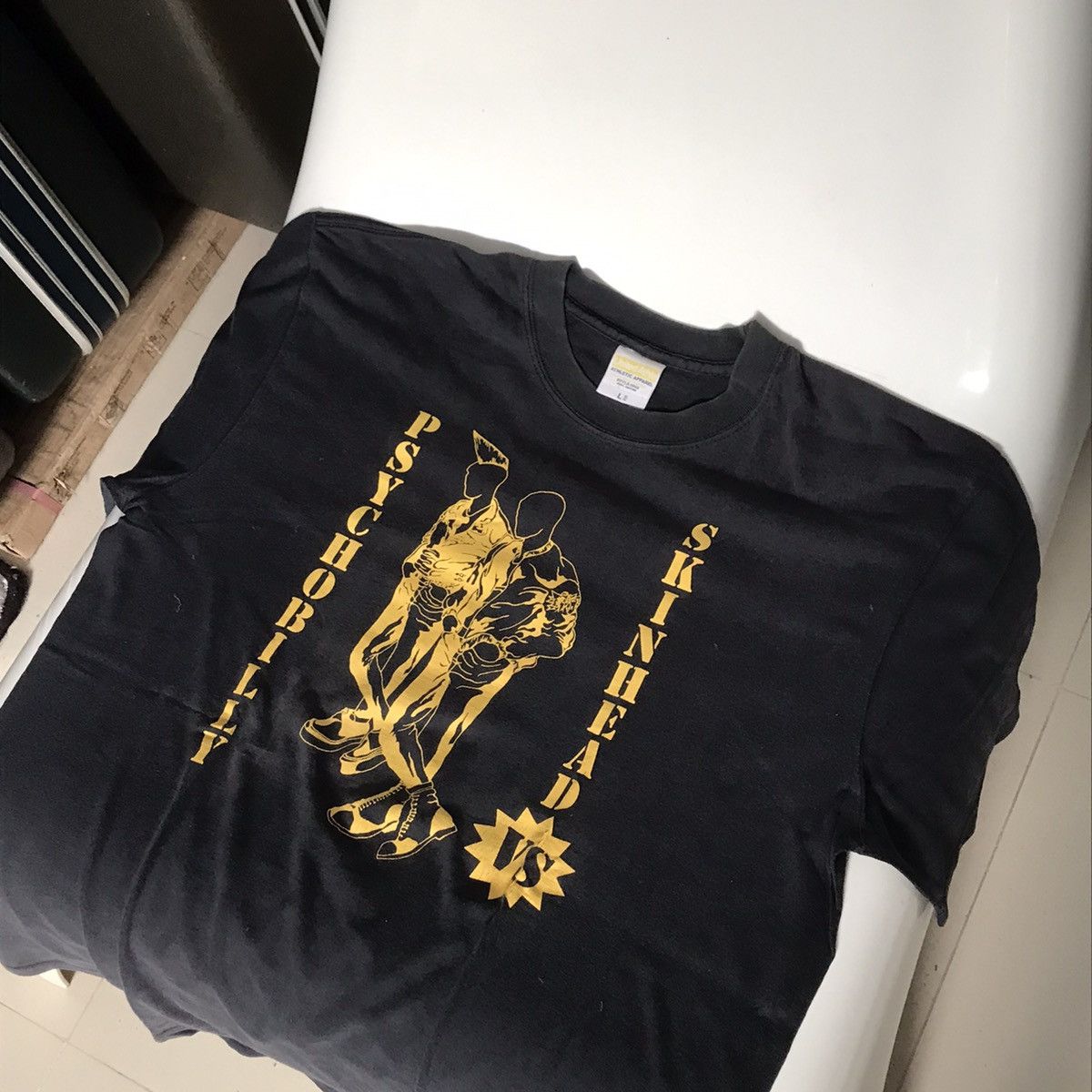 Band Tees × Vintage SKINHEAD VS PSYCHOBILLY Bronze fist Record t shirt tee black Size US M / EU 48-50 / 2 - 5 Thumbnail