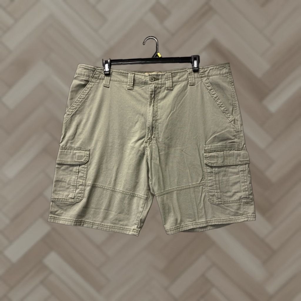 Wrangler VINTAGE? No. Wrangler Cargo Shorts Green Relaxed Fit 44 Casual Men Cotton Blend 10" Inseam Belt Loops Multiple Pockets 121-40 Size US 44 / EU 60 - 1 Thumbnail