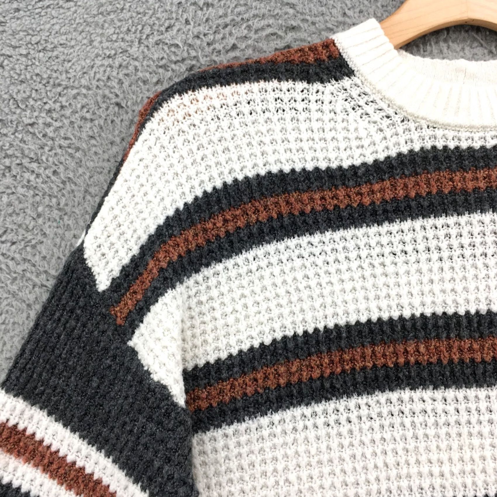 American Eagle Outfitters American Eagle Outfitters Crew Neck Sweater Mens S White Striped Pullover Knit Size US S / EU 44-46 / 1 - 5 Thumbnail