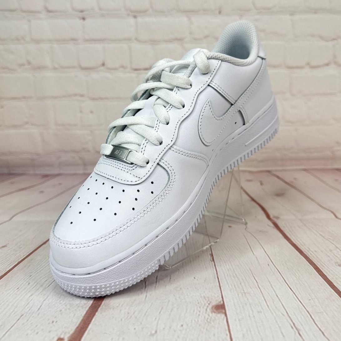 Nike Nike Air Force 1 Low Triple White Shoes Size 7Y/W Size 8.5 Size US 8.5 / IT 38.5 - 4 Thumbnail