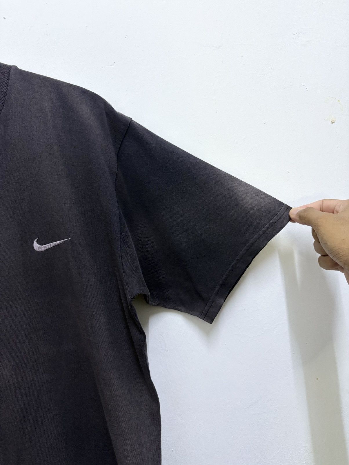 Nike Vintage 90's Nike Swoosh - Faded Distress T-Shirt Size US M / EU 48-50 / 2 - 7 Thumbnail