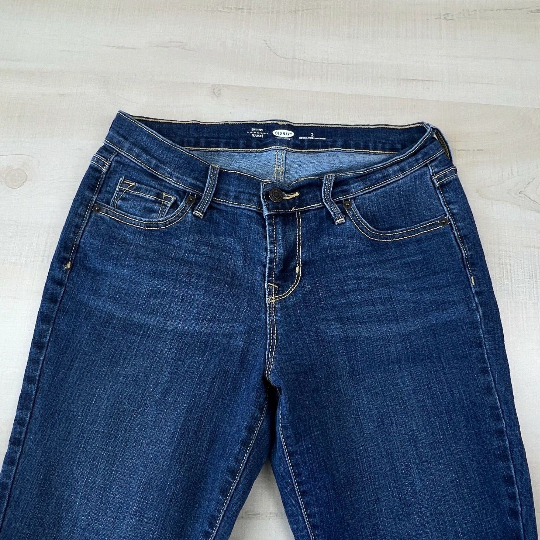 Old Navy Old Navy Women's Medium Wash Skinny Jeans 2 Regular Mid Rise Blue Cotton Blend Stretch Size 26" / US 2 / IT 38 - 2 Thumbnail