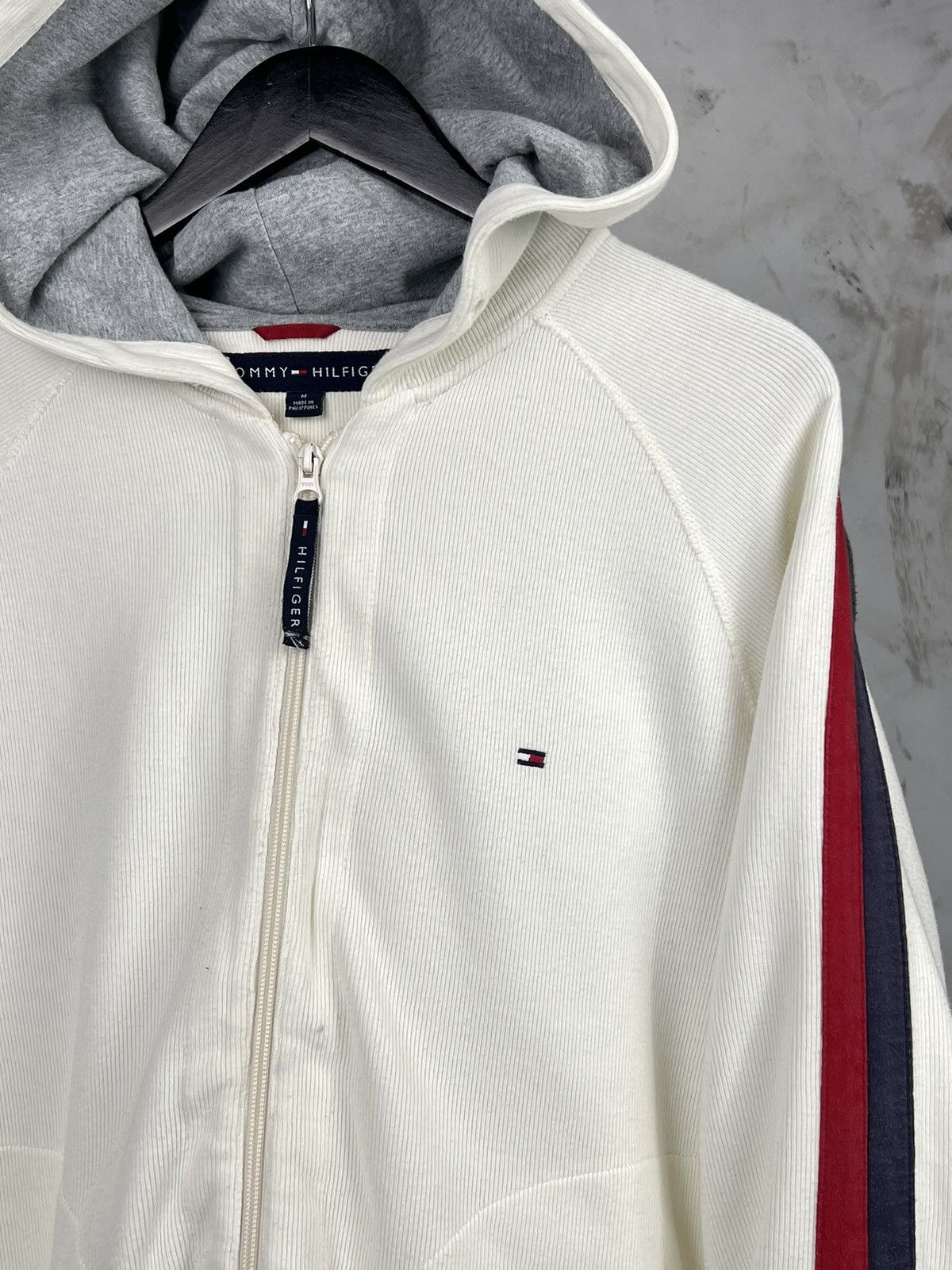 Tommy Hilfiger Vintage Tommy Hilfiger Zip Hoodie Jacket Size M - L Size US M / EU 48-50 / 2 - 5 Thumbnail