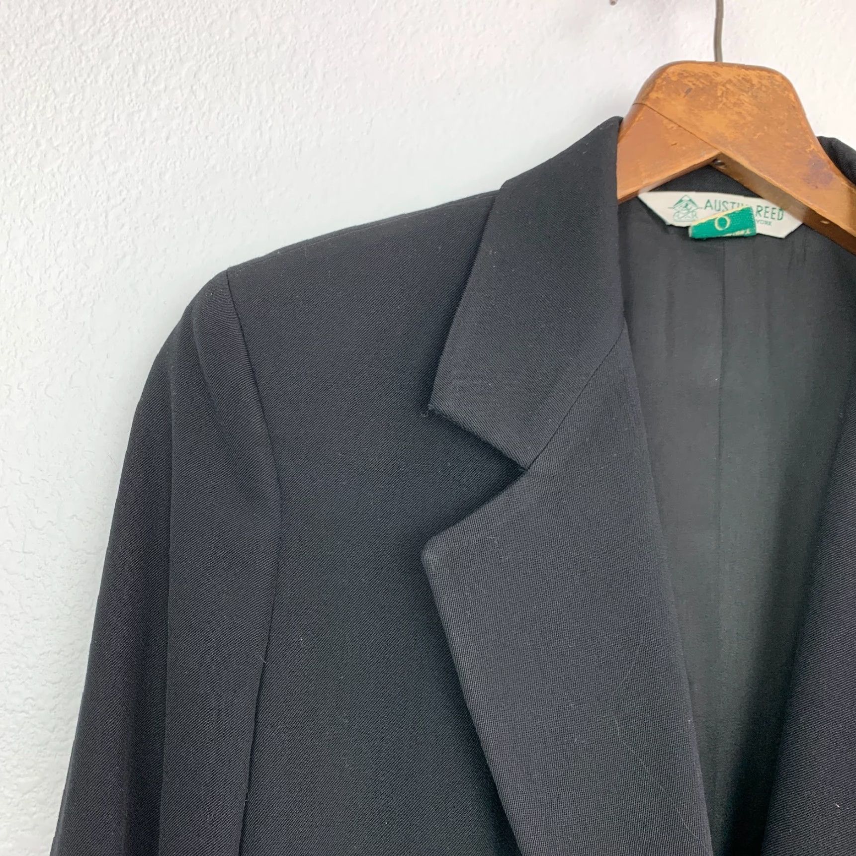 Austin Reed Vintage Austin Reed Black Worsted Wool Blazer One Button London New York Women 6 Blazer Wool 1980s Womens Size M / US 6-8 / IT 42-44 - 5 Thumbnail