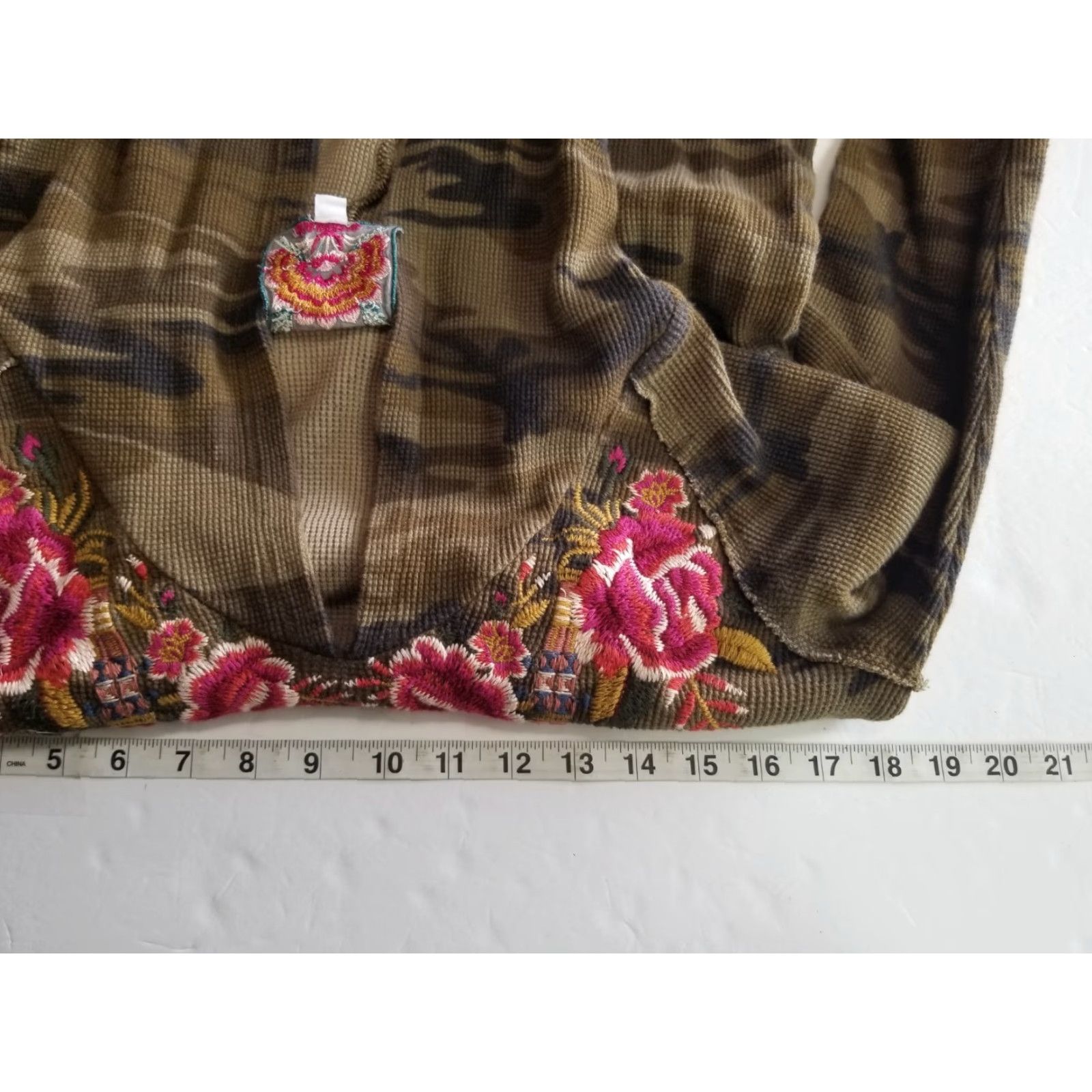 Johnny Was VINTAGE Johnny Was Women's Pullover Hoodie Camouflage Green Embroidered Thermal Axton Floral XS Size XS / US 0-2 / IT 36-38 - 4 Thumbnail