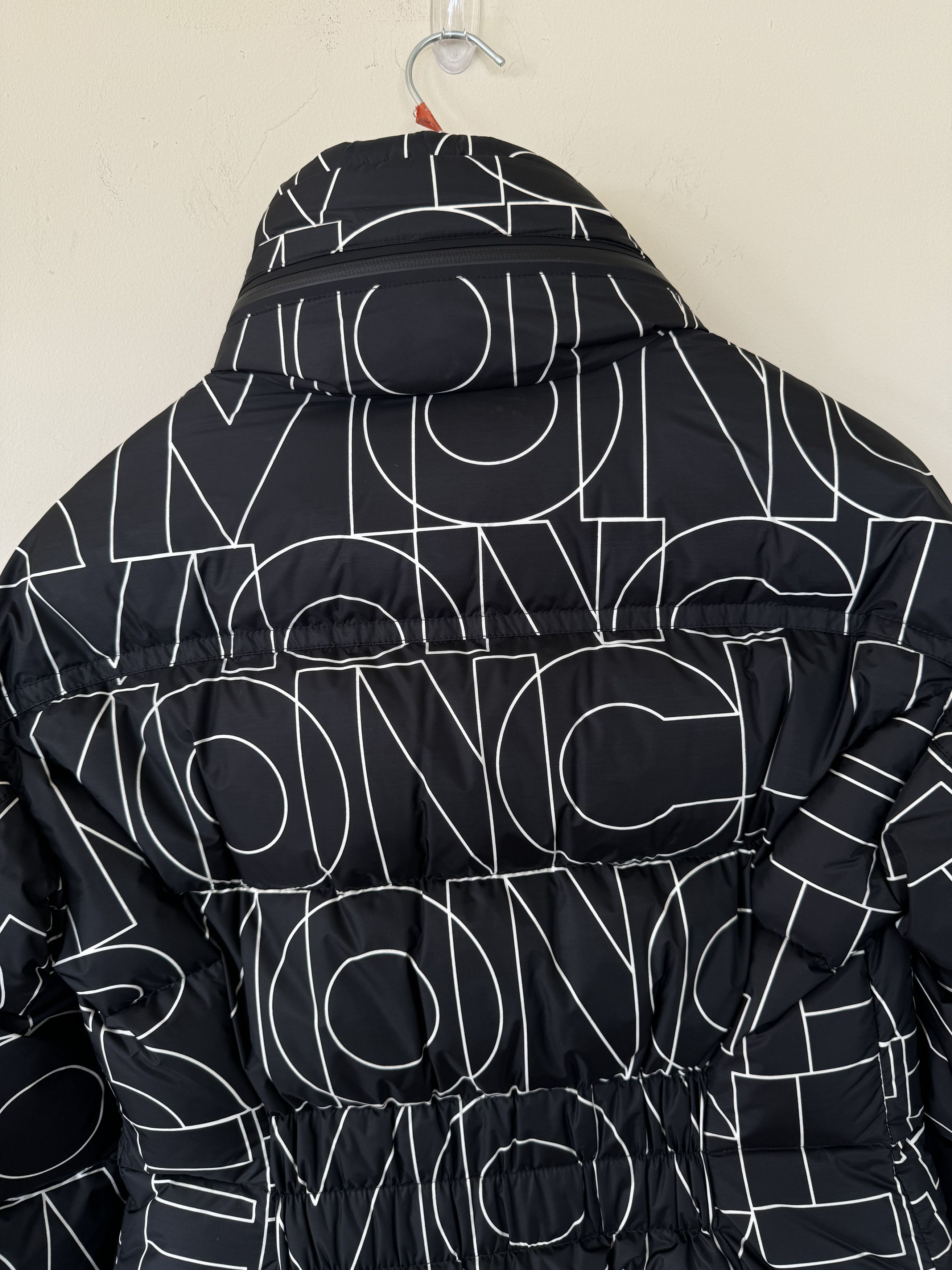 Moncler Moncler AOP Puffer Jacket Size US L / EU 52-54 / 3 - 7 Thumbnail