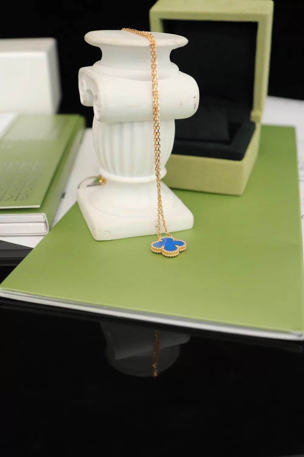 Van Cleef & Arpels Van Cleef & Arpels Clover 18K 5.1g Box/Card 2026.05.17 Size ONE SIZE - 1 Thumbnail