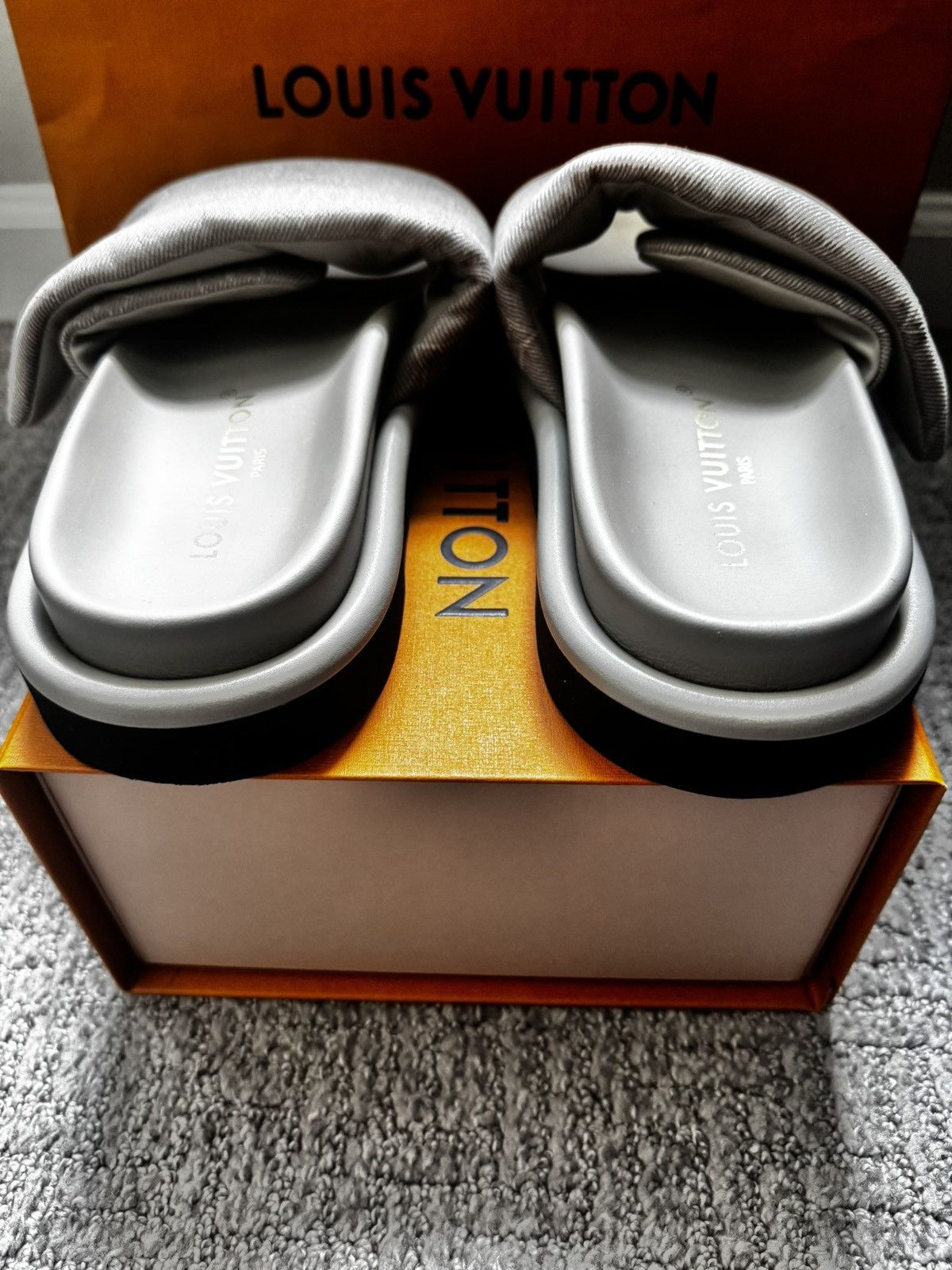 Louis Vuitton Louis Vuitton Pool Pillow Flat Comfort Mule Size US 10 / IT 40 - 5 Thumbnail