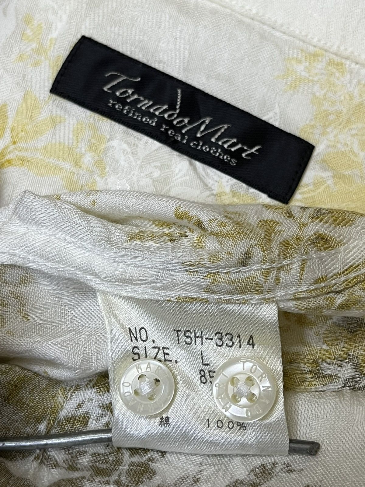 Tornado Mart NWT🔥TORNADO MART gold flower 3 quarter hand button ups shirt Size US S / EU 44-46 / 1 - 17 Thumbnail