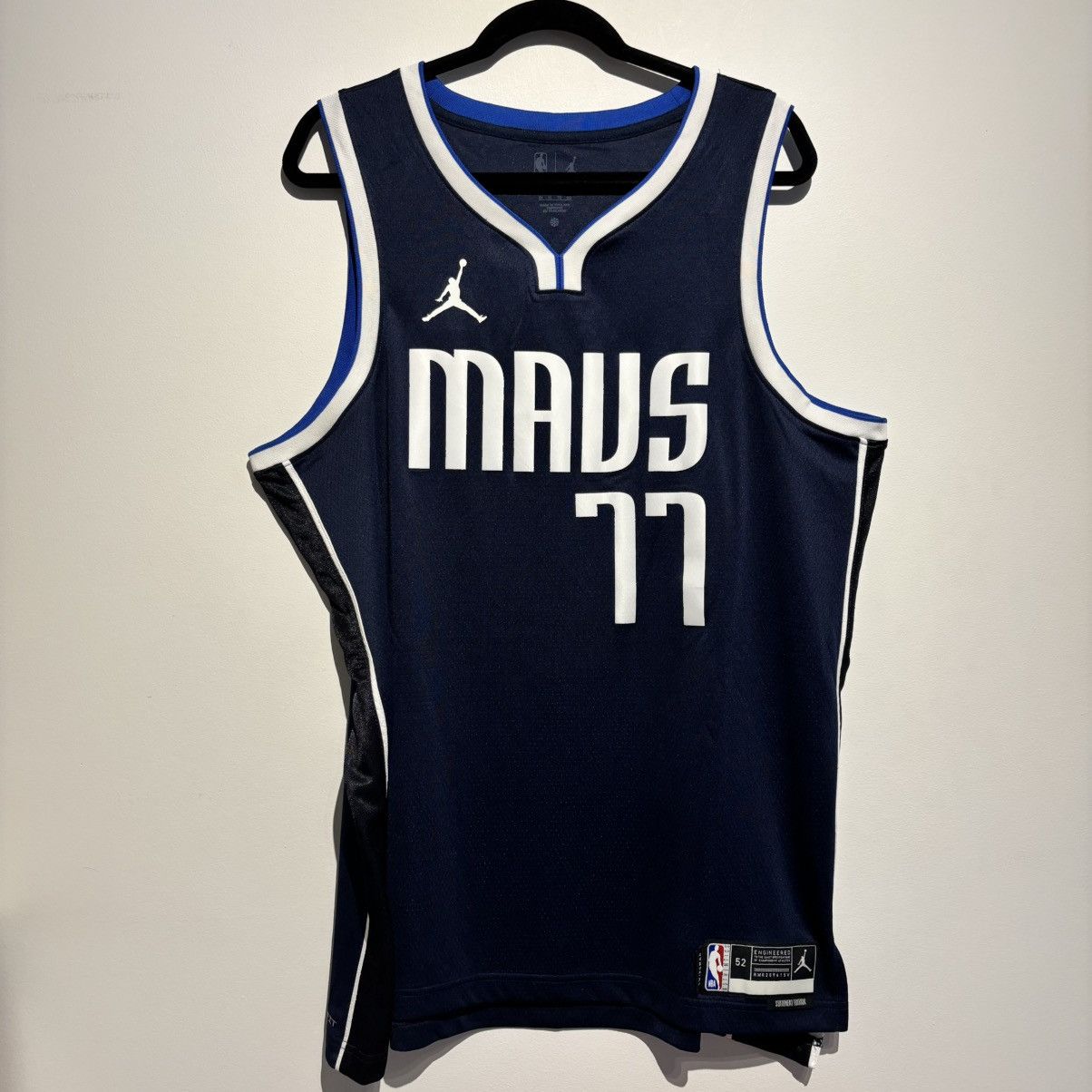 Jordan Brand Luka Doncic Dallas Mavericks NBA Jersey Swingman Jordan Size US XL / EU 56 / 4 - 1 Thumbnail