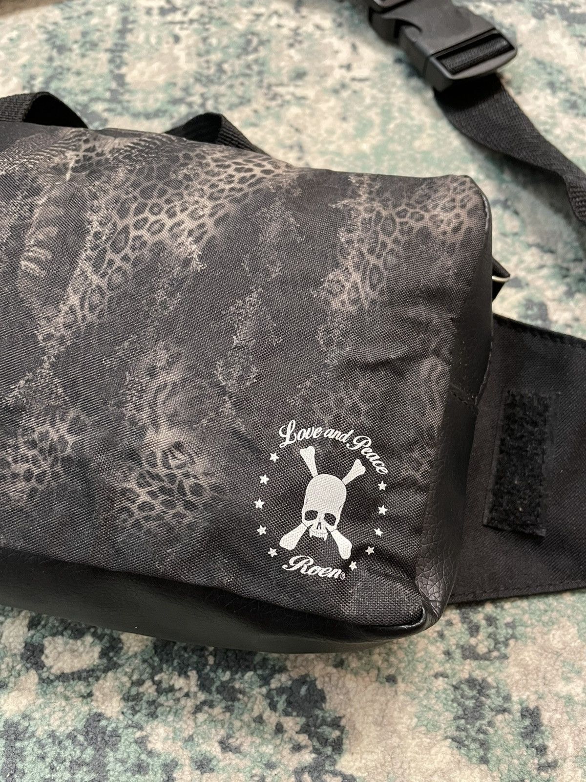 Mastermind Japan × Roen Roen By Hiromu Takahara “Love & Peace” Crossbody Bag Size ONE SIZE - 5 Thumbnail