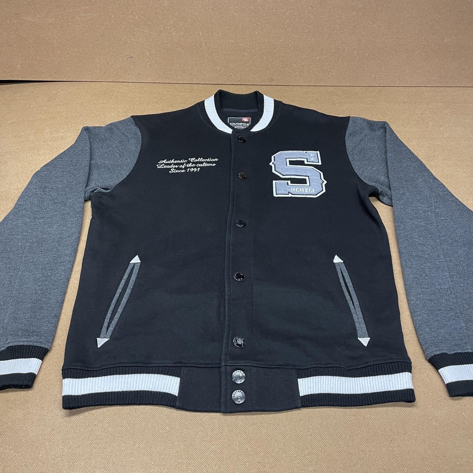 Southpole Southpole Jacket Mens XL Black Gray Varsity Letterman Snap Size US XL / EU 56 / 4 - 1 Thumbnail