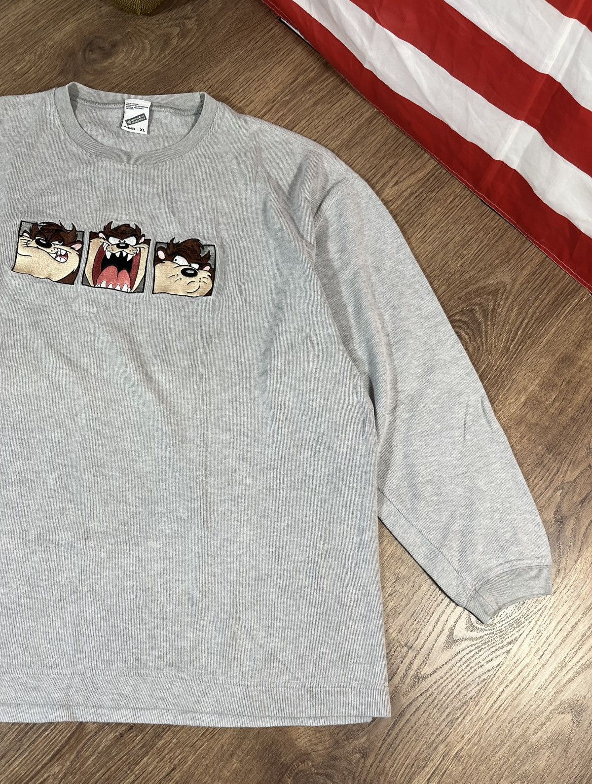 Vintage × Warner Bros Vintage 1998s Warner Bros Looney Tunes Taz Sweatshirt Size US XL / EU 56 / 4 - 3 Thumbnail