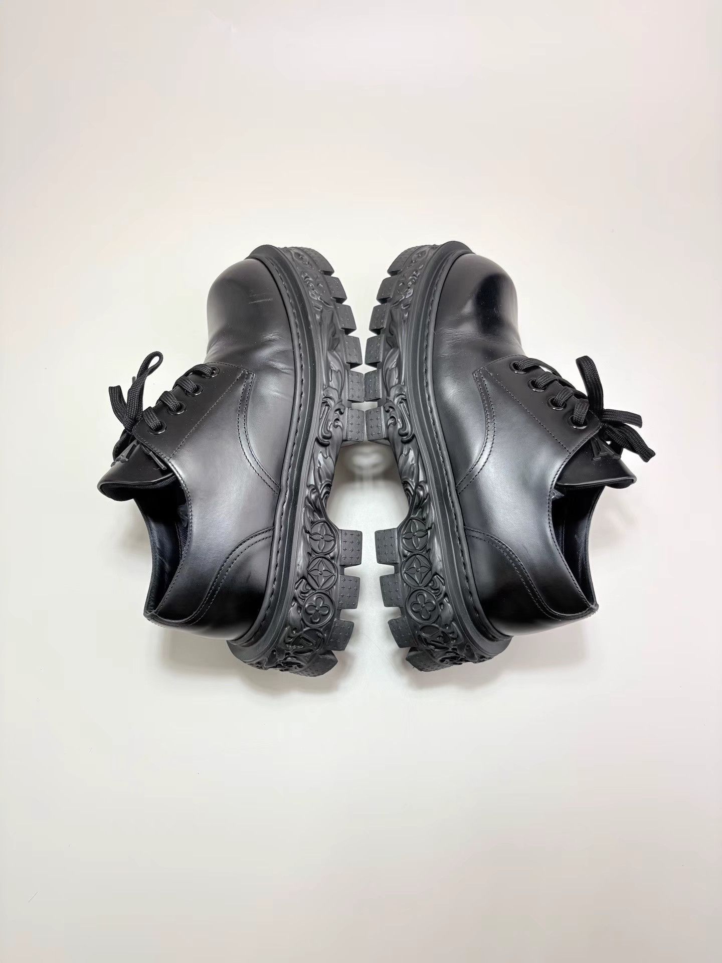 Louis Vuitton LOUIS VUITTON Black Carved Thick-soled Derby Shoes K1 Size US 7 / EU 40 - 5 Thumbnail