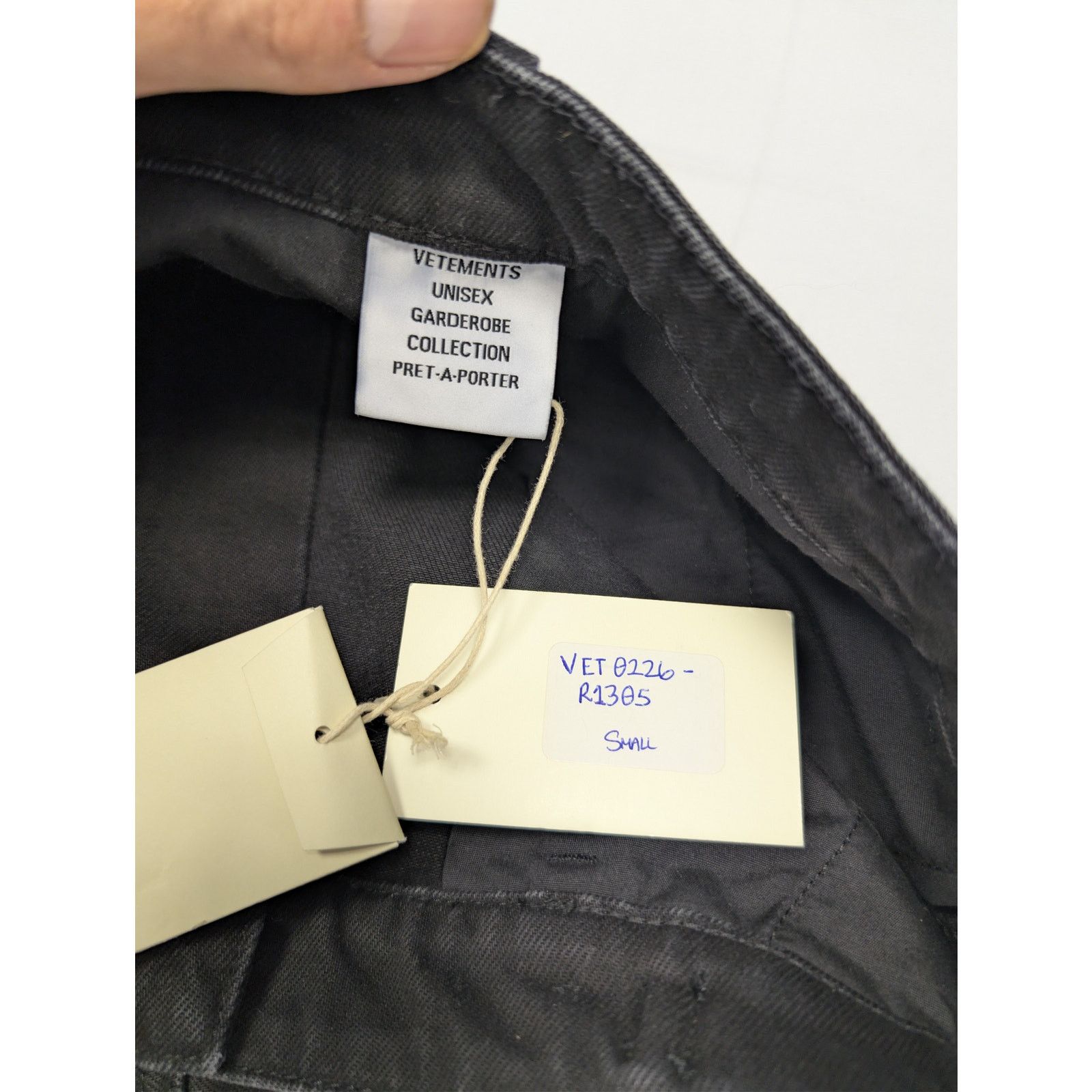 Vetements o1rshd1 Cargo Shorts in Black Size US 30 / EU 46 - 18 Thumbnail